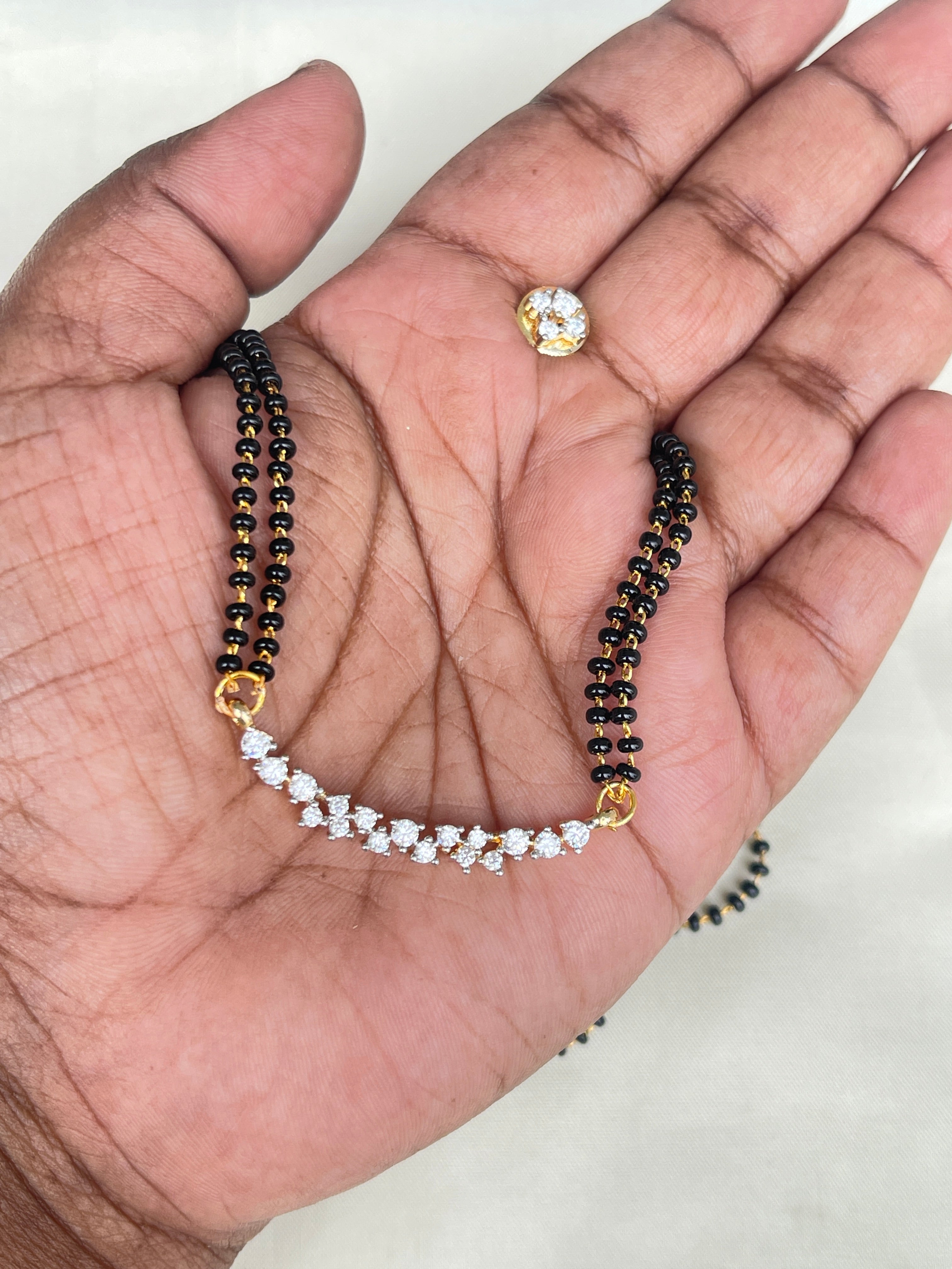 2 lines short blackbeads diamond locket