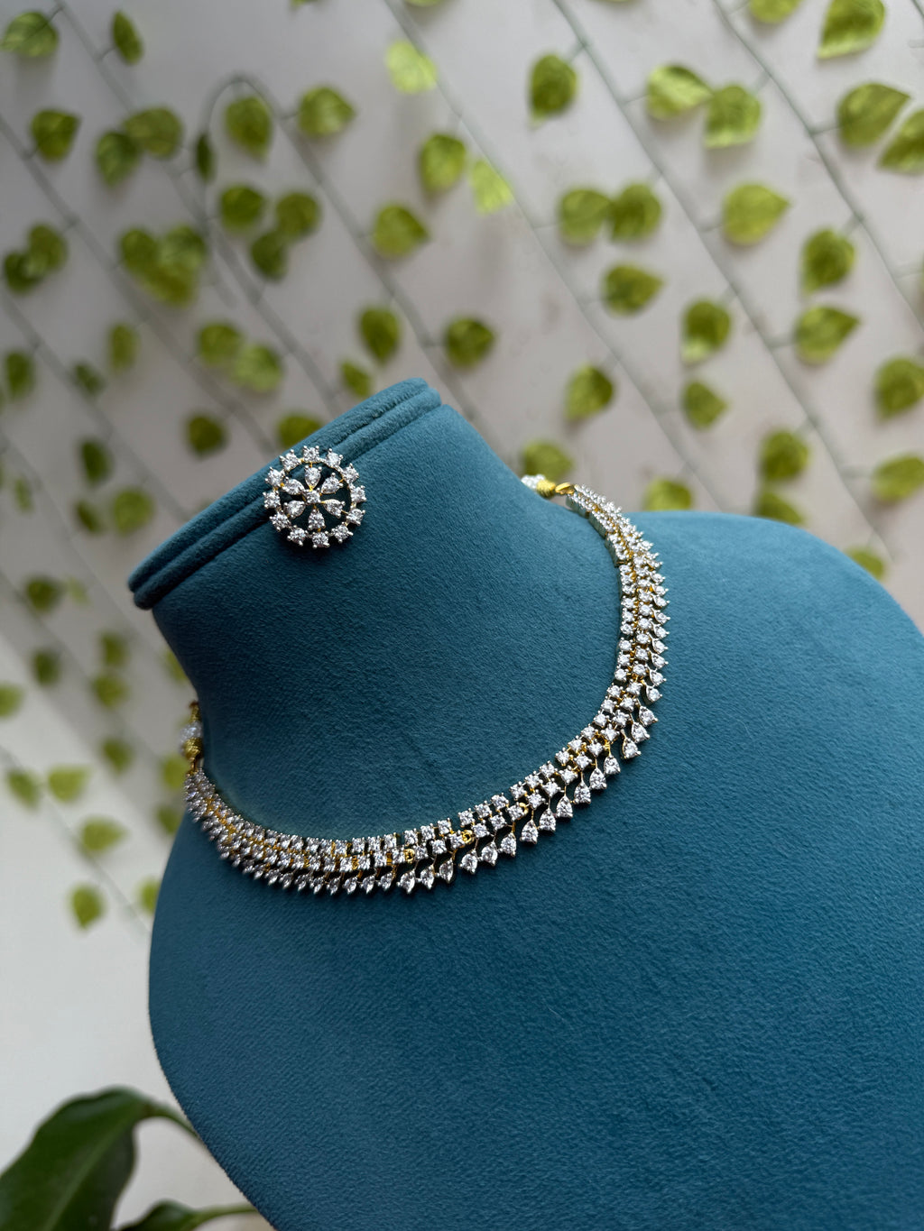 Unique diamond finish Neckset with flower design studs ns995