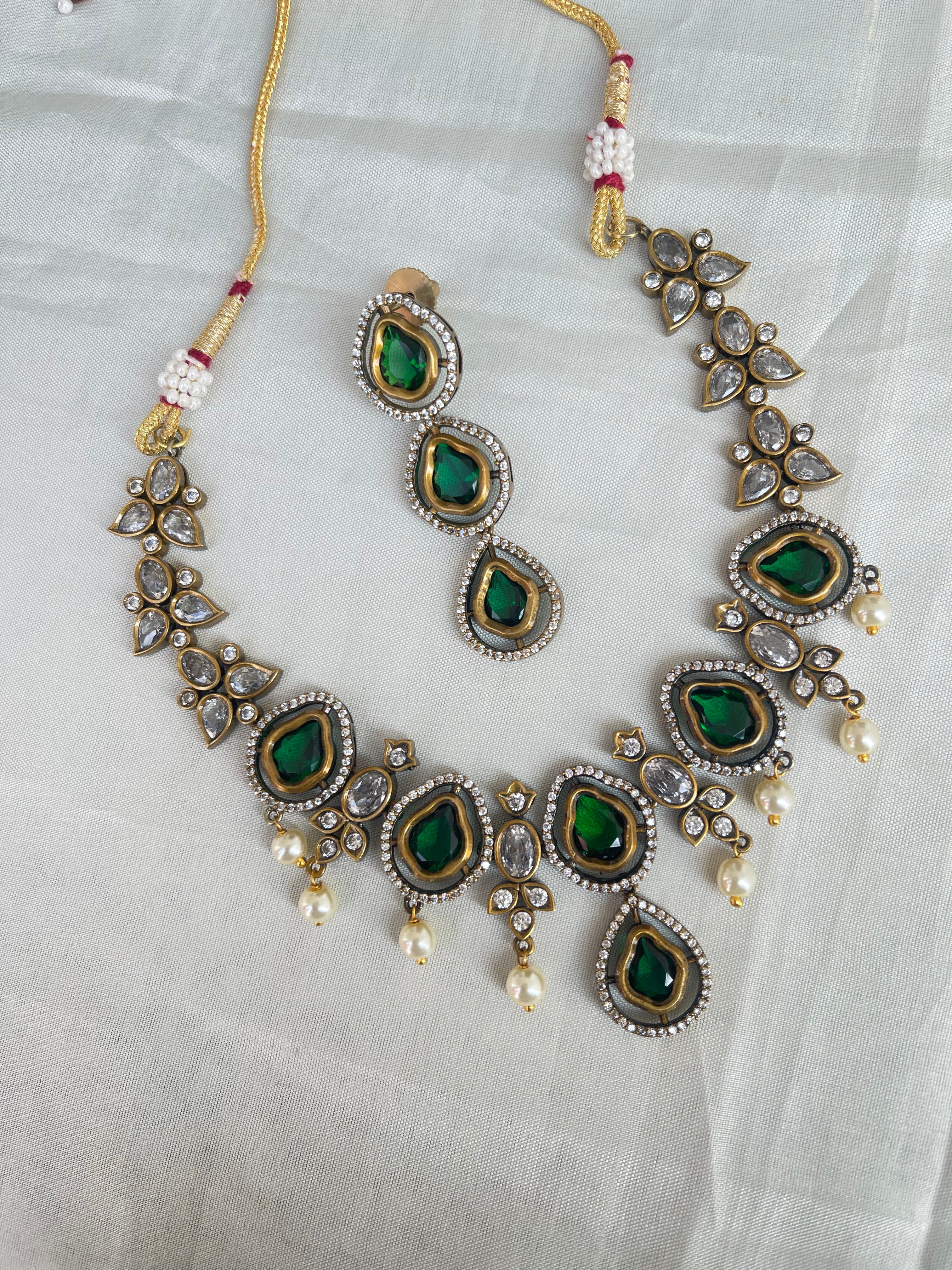 Victorian neckset