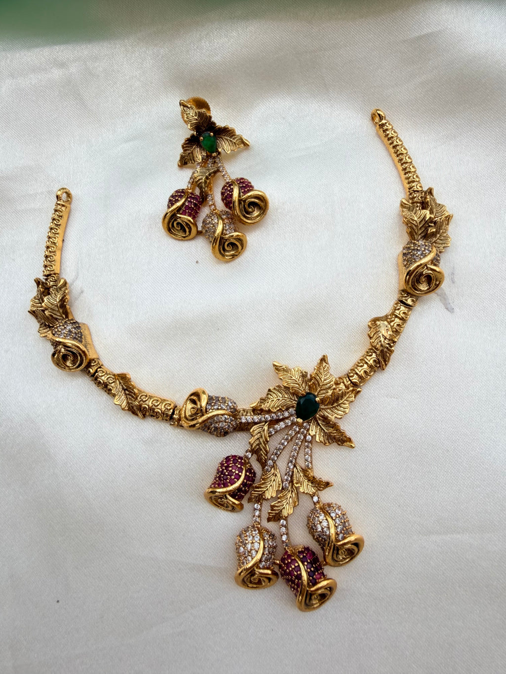 Royal Emerald Bellflower Neckset with Earrings Ns249