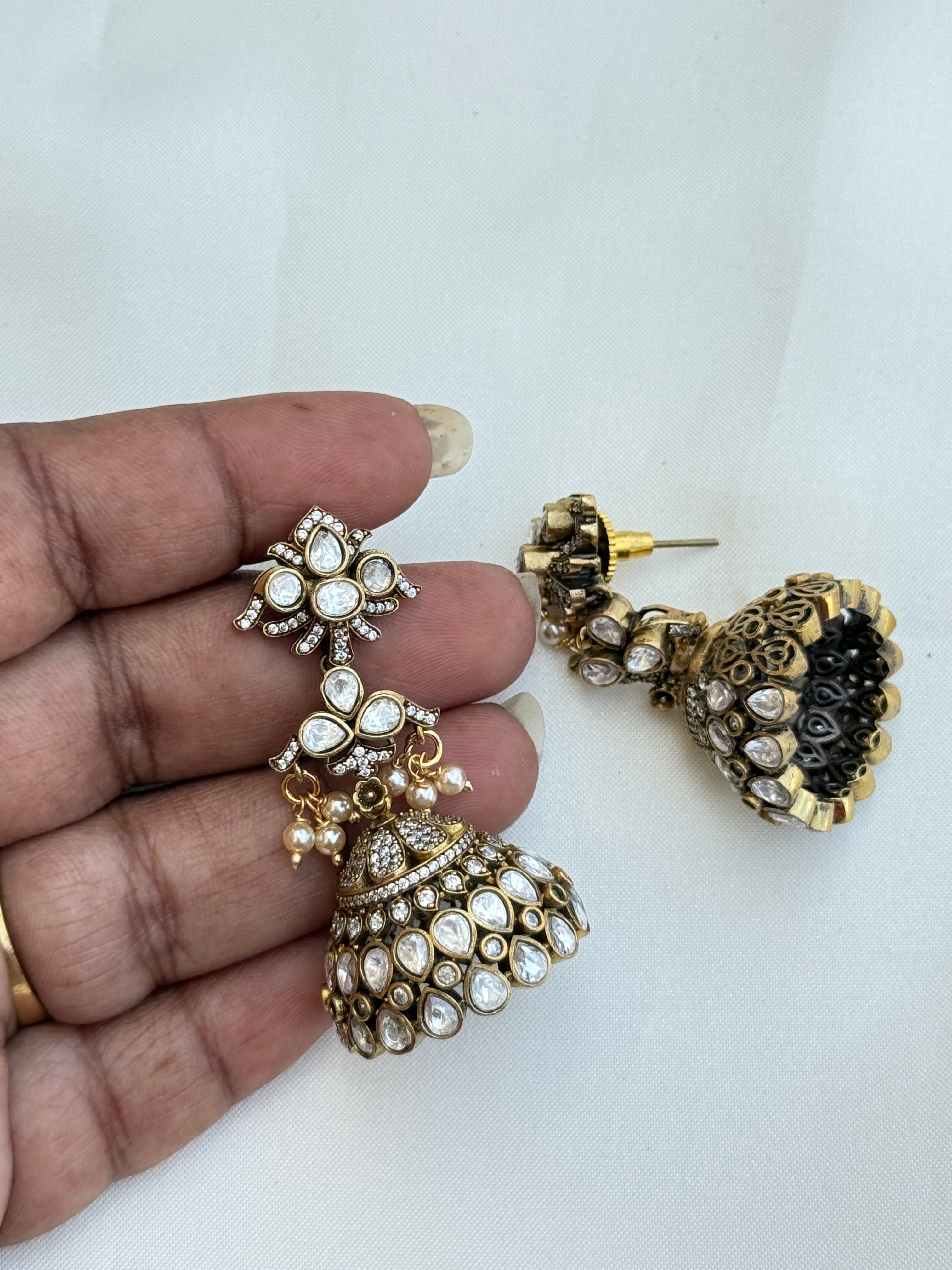 Er144 moissanate butta earrings