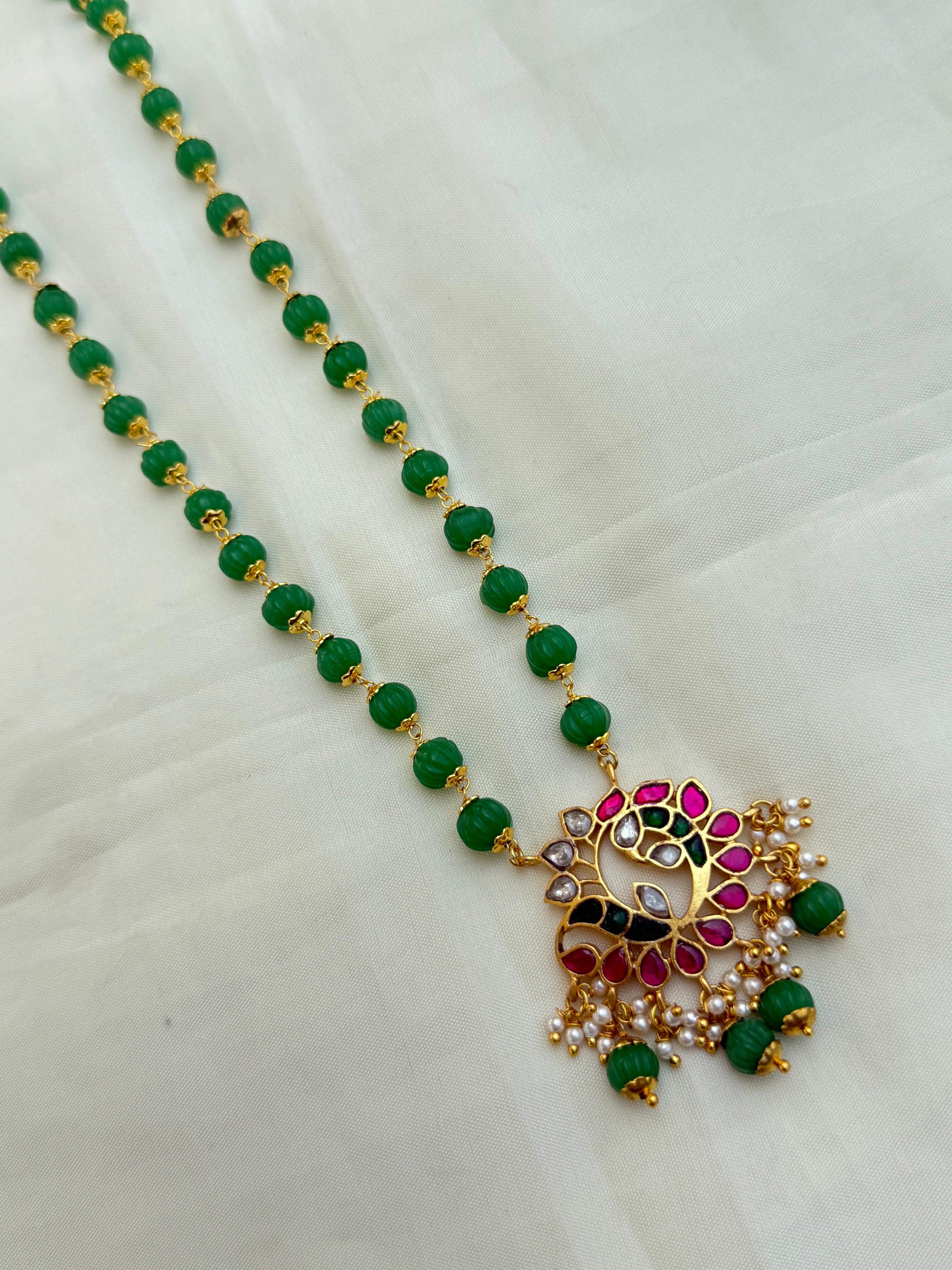 Jk009 pumpkin beads with jadau Kundan pendant
Size(20-22) inches approximately