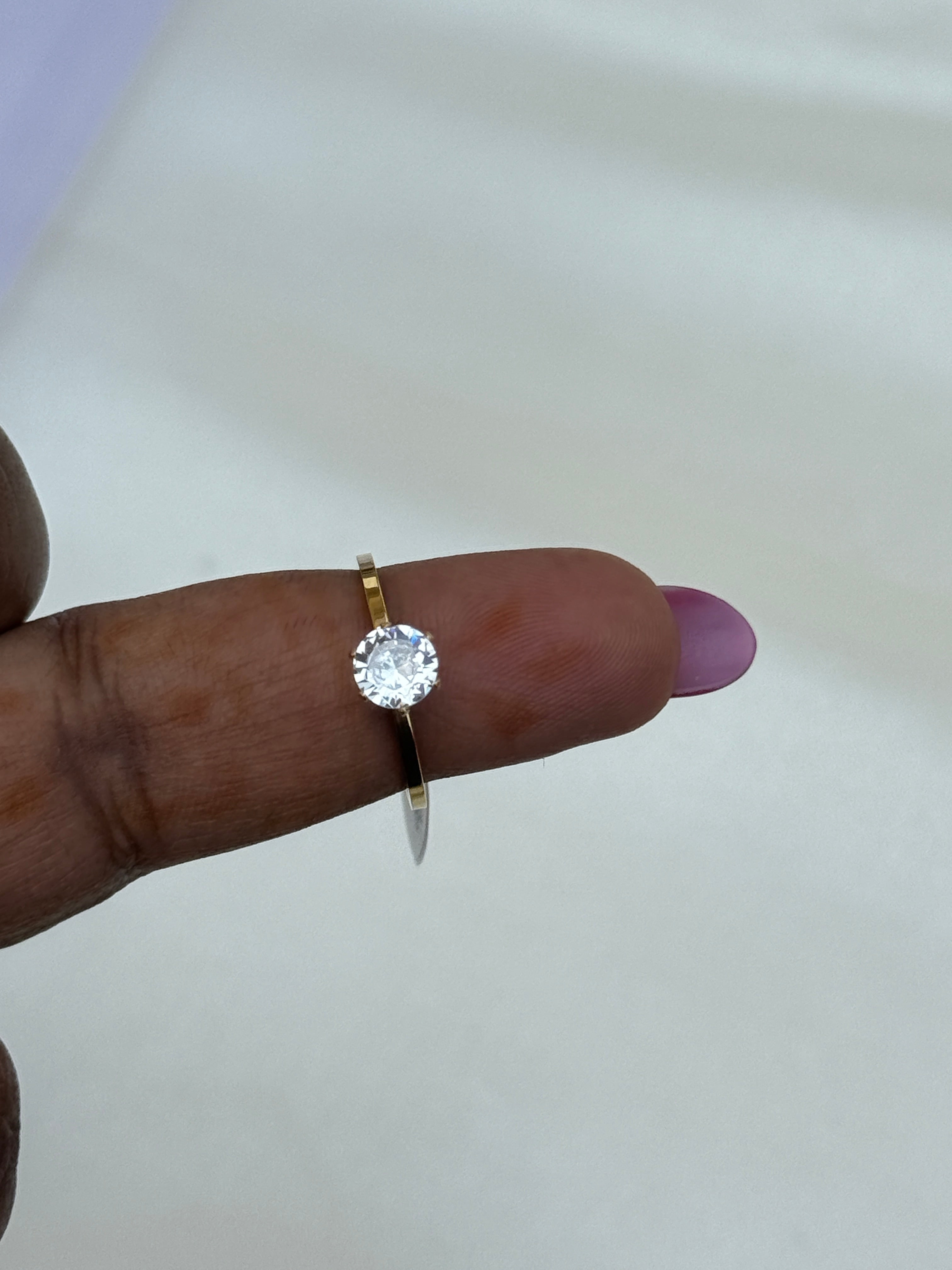 Rg050 anti tarnish single white stone finger ring