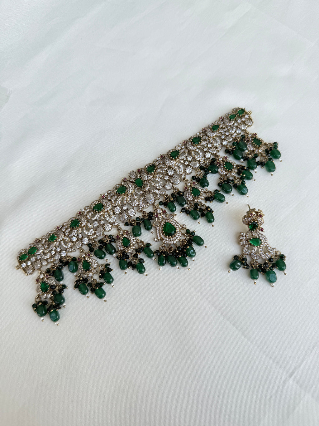 Ch009 heavy emerald beads choker