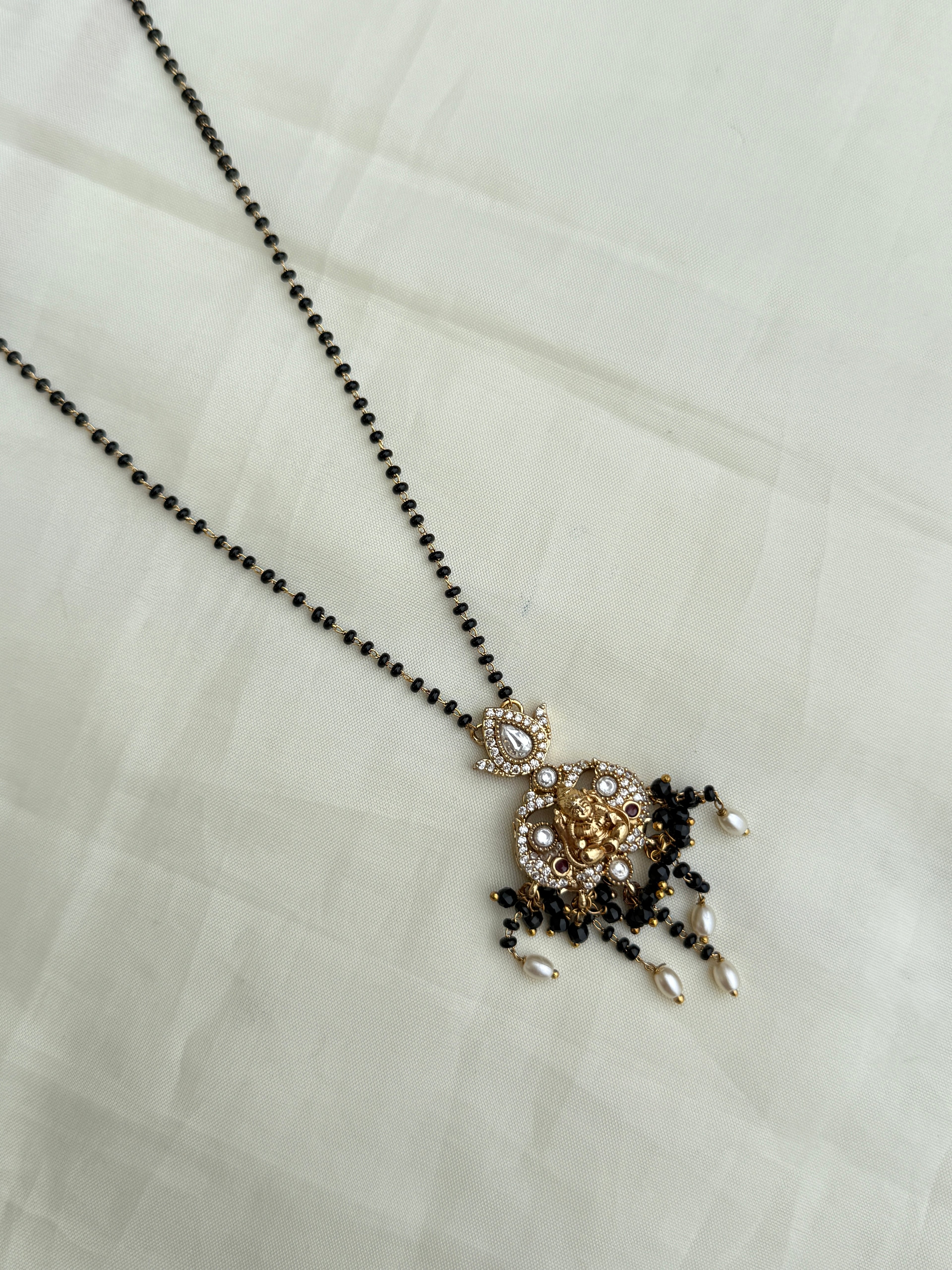 Bb010 lakshmi devi single line short blackbeads