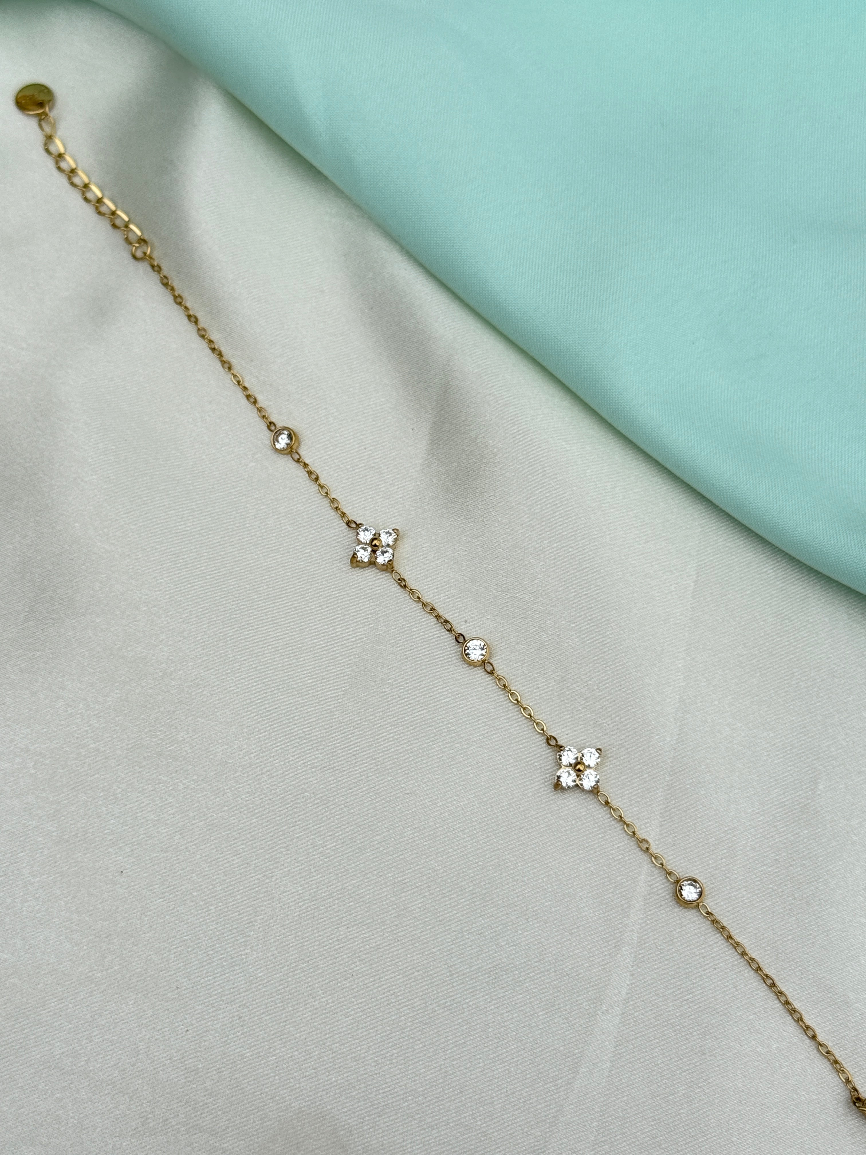 Ab634 anti tarnish flowers stones 8 inches 2.6 to 2.8 size adjustable chain bracelet