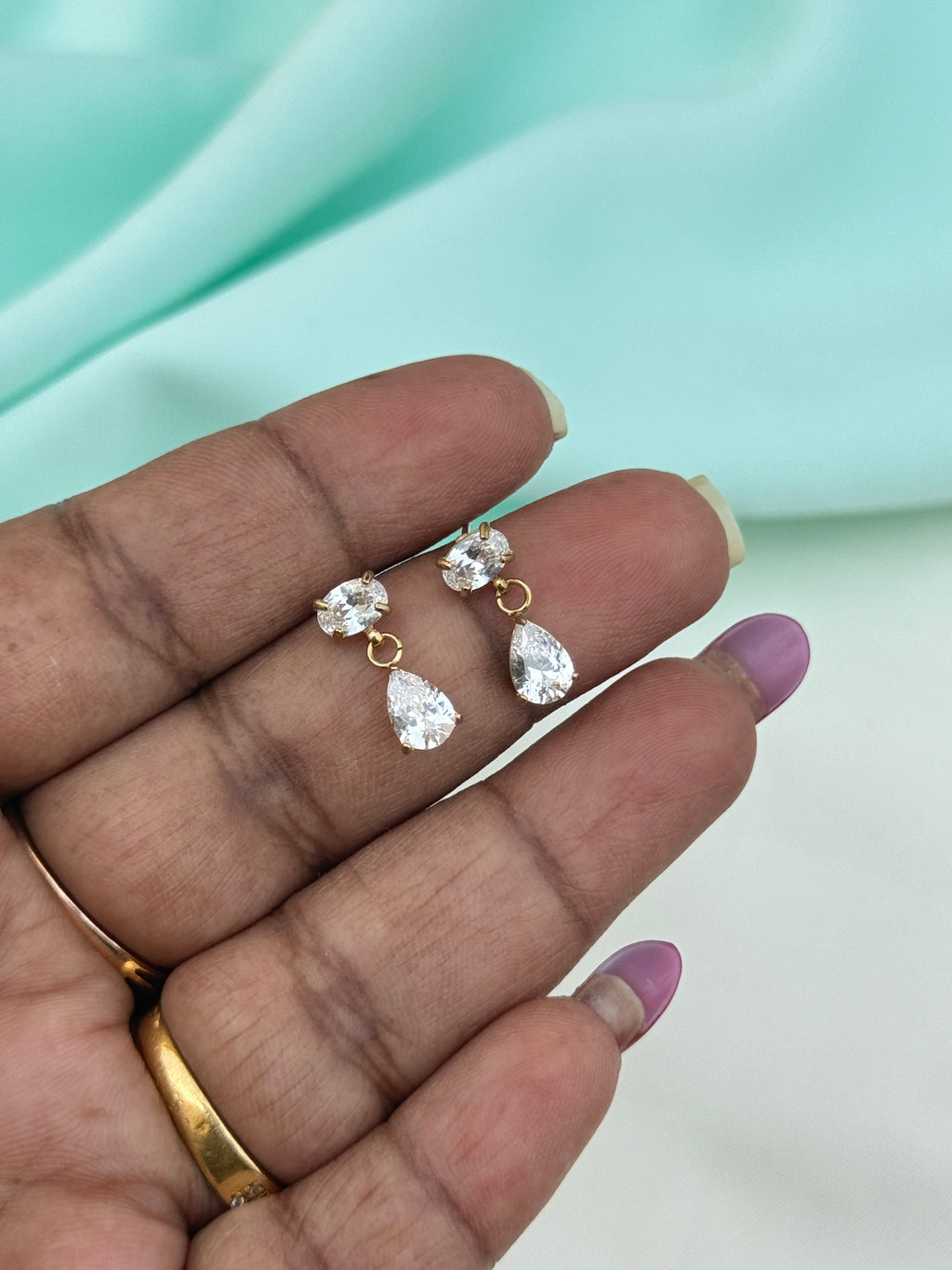 Er265 anti tarnish white stone earrings