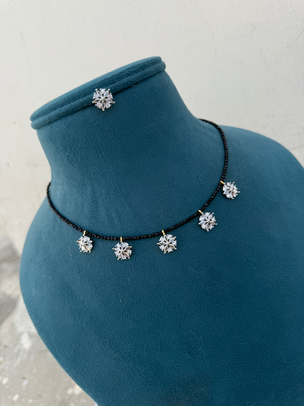 Bb043 blackbeads crystals with studs