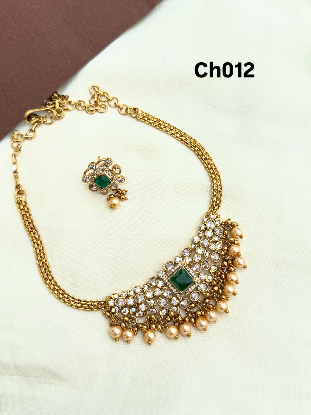 Ch012 uncut Kundan green stone choker with earrings
