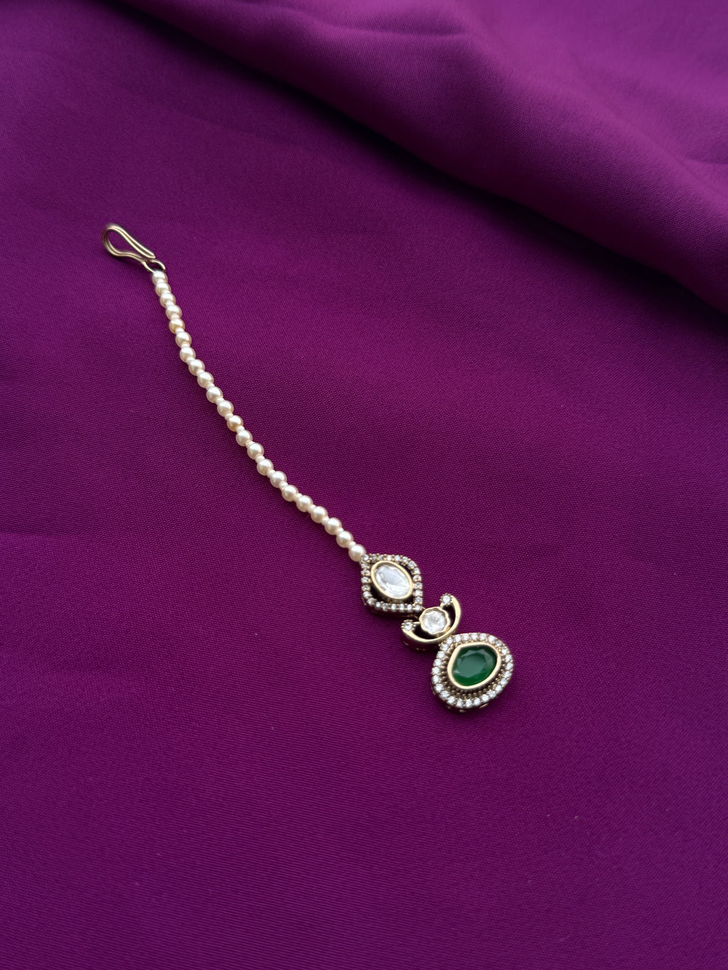 Green stone pearls chain tikka tk803