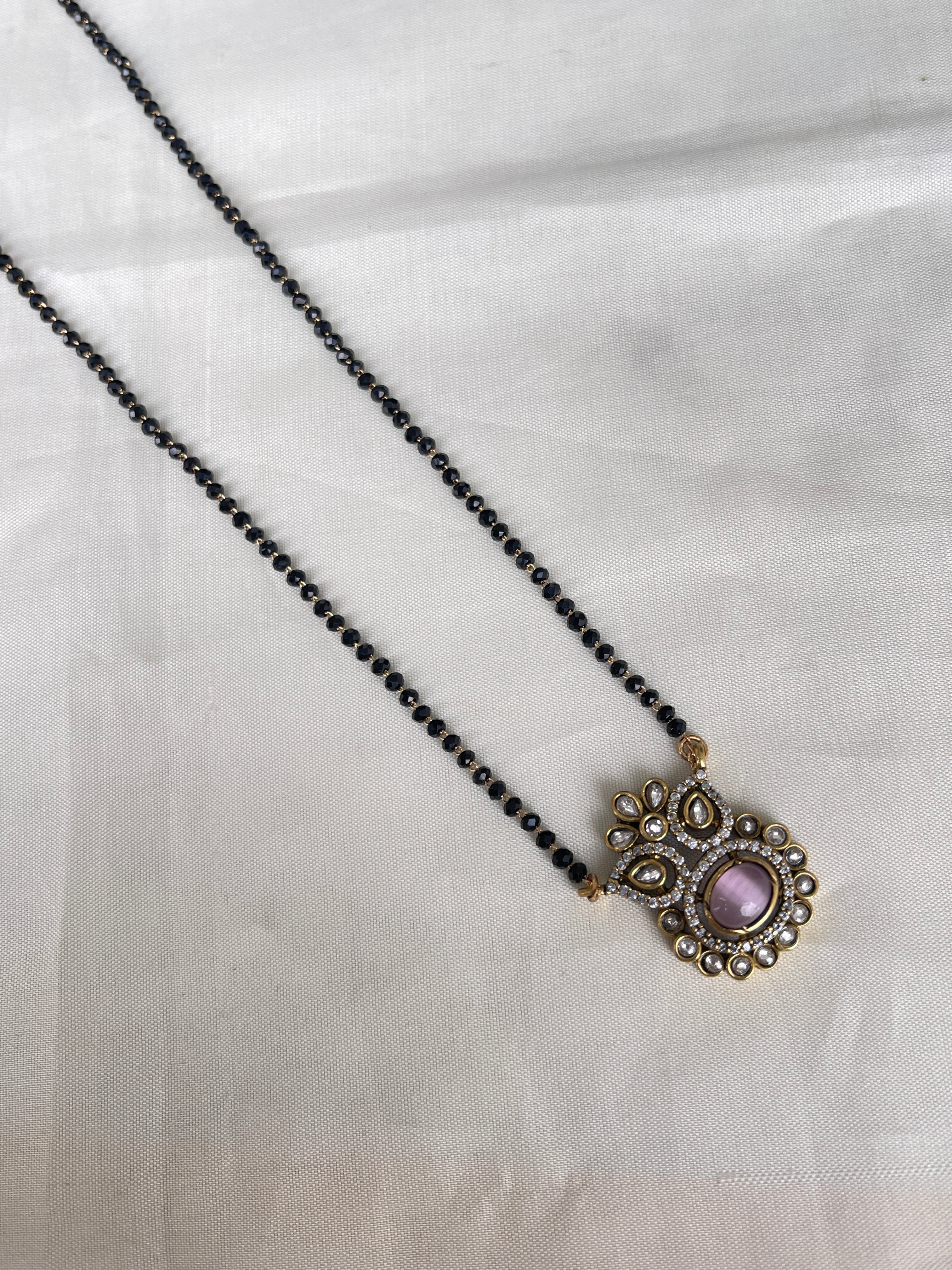 Single line Victorian Kundan blackbeads 18 inches