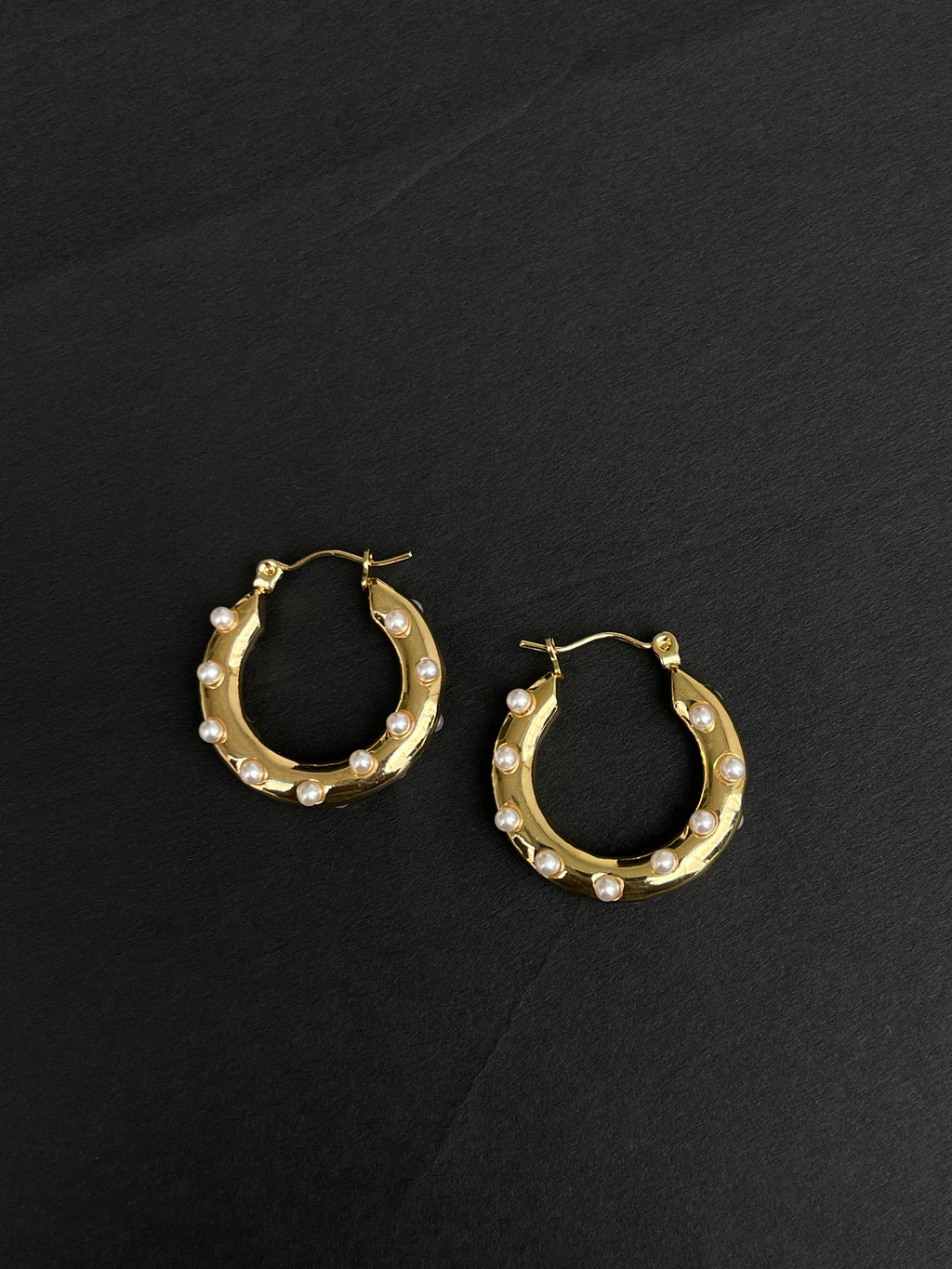 Small pearl round hoops Color won't fade