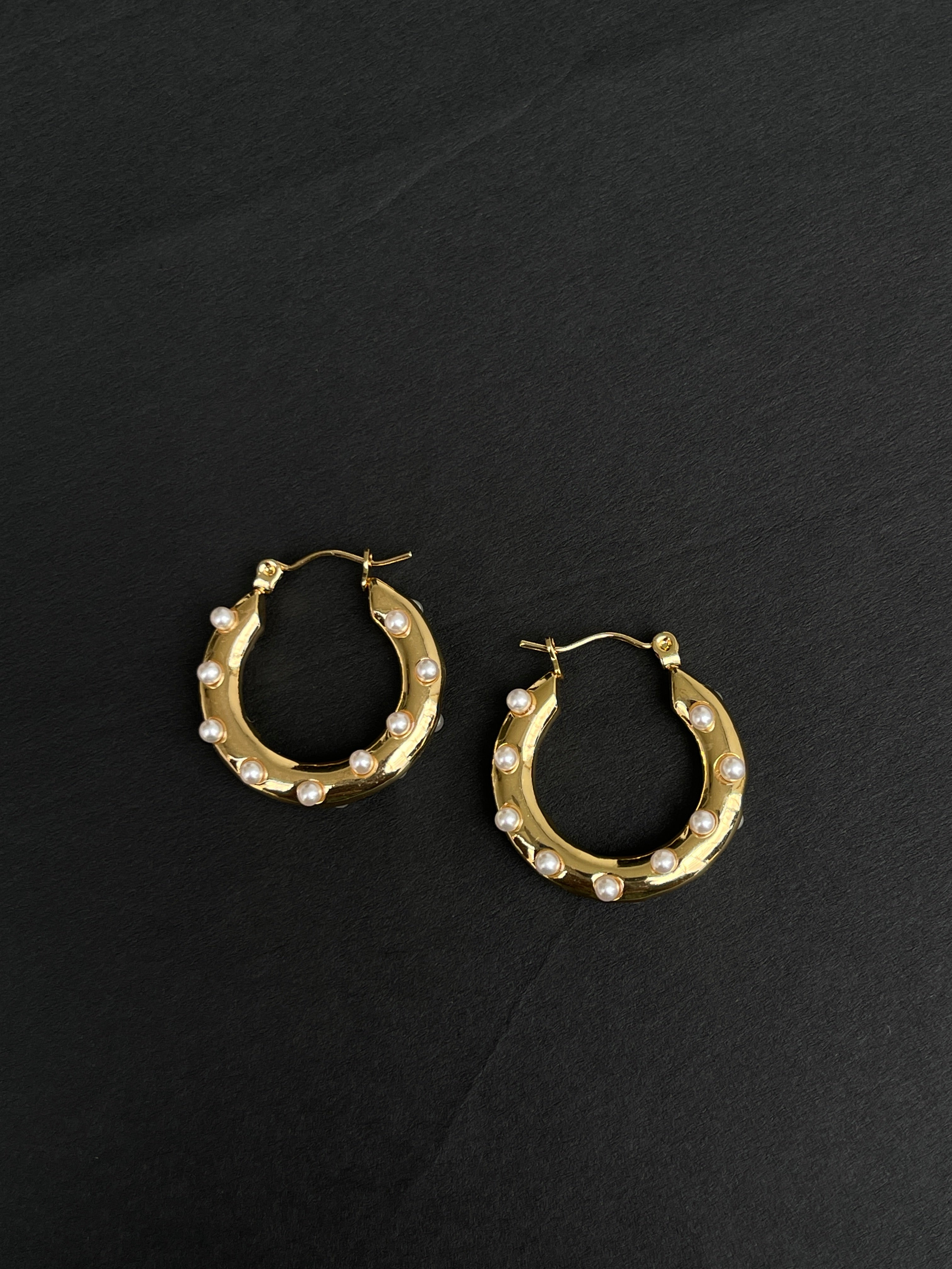 Small pearl round hoops Color won't fade