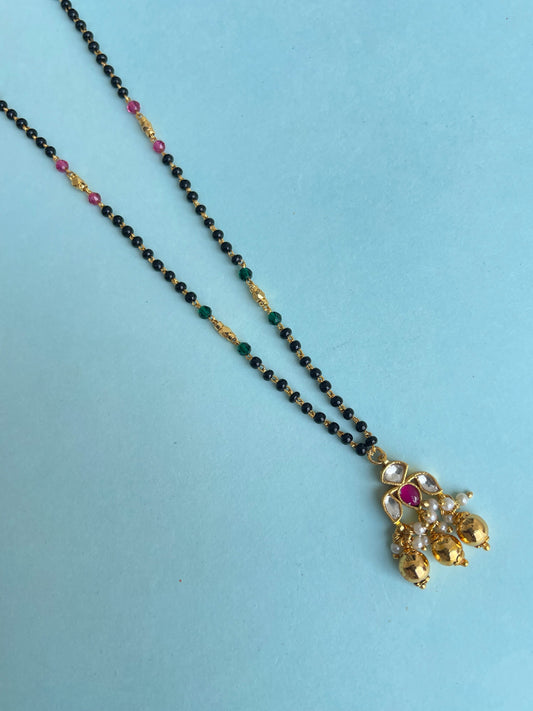 Single line Kundan short blackbeads