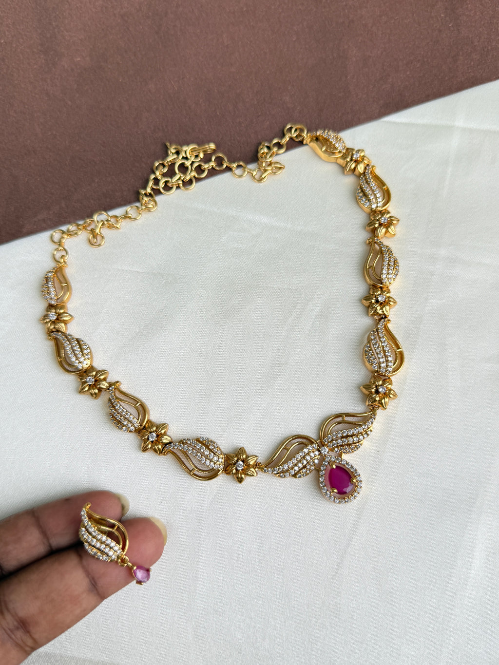 Ns343 simple Ruby neckset with earrings