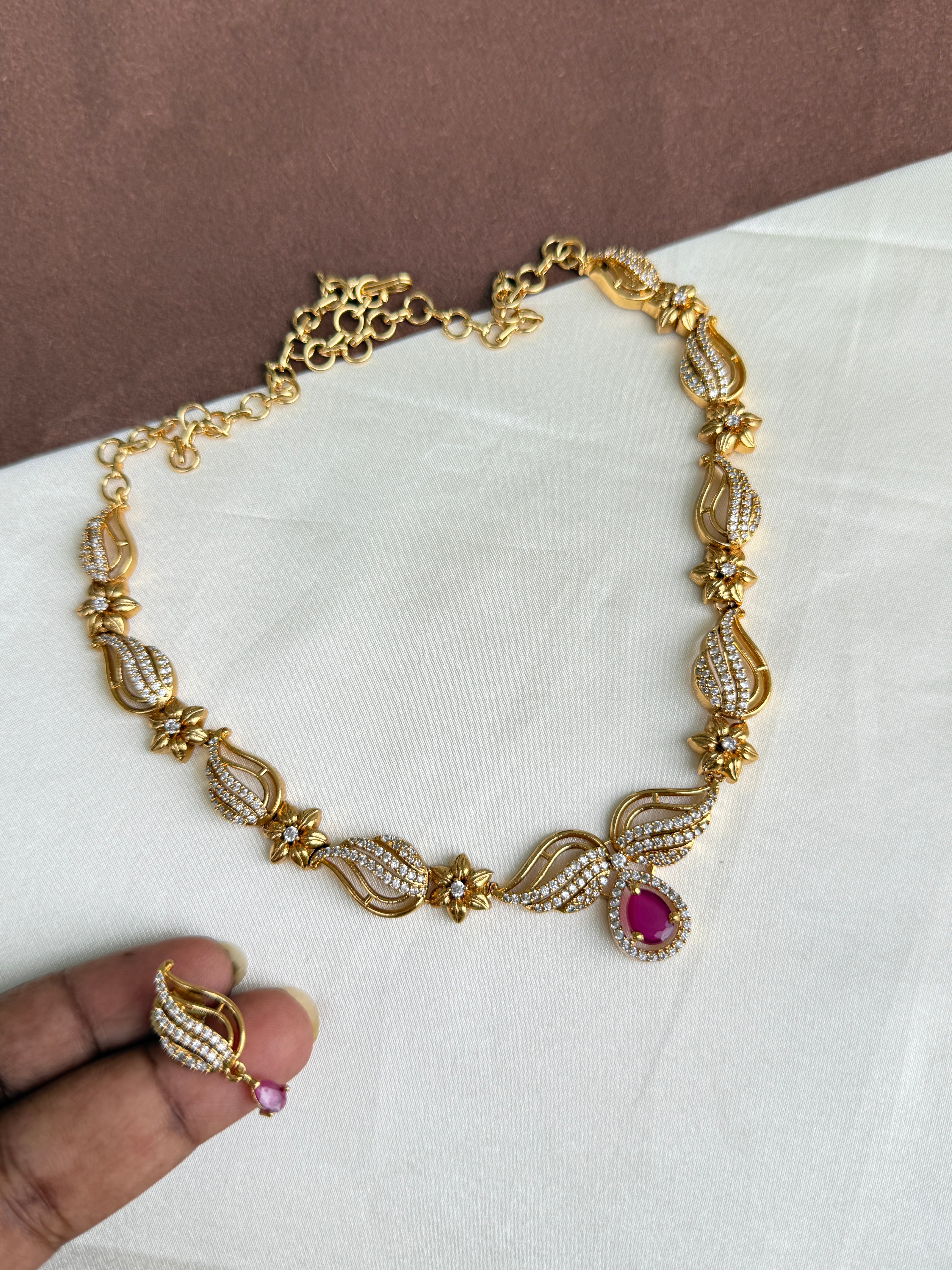 Ns343 simple Ruby neckset with earrings