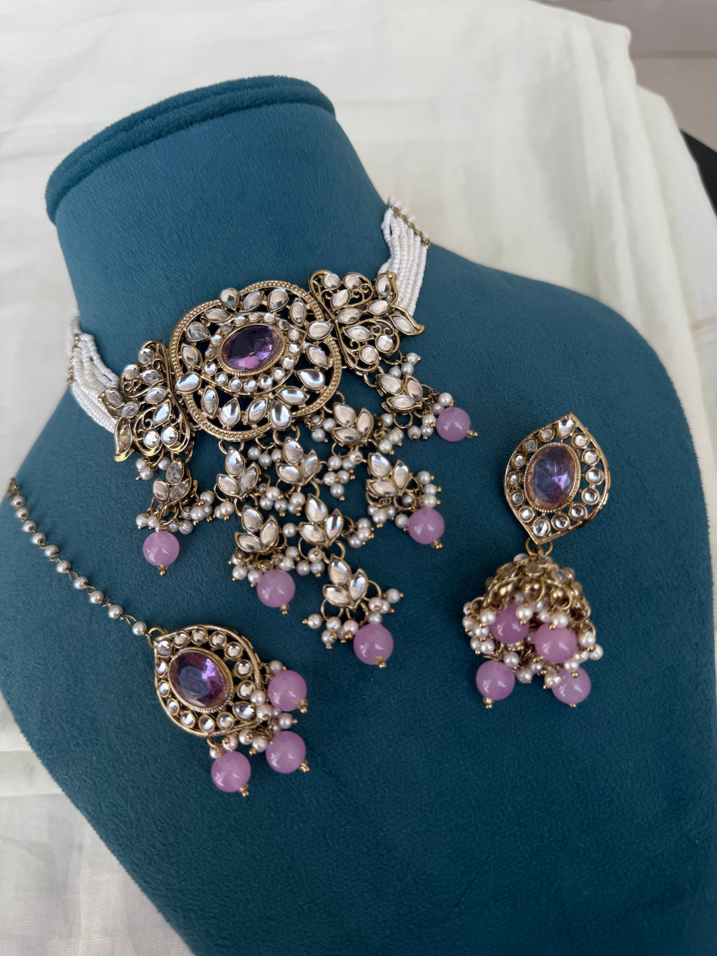 Ch001 Kundan choker with tikka and earrings