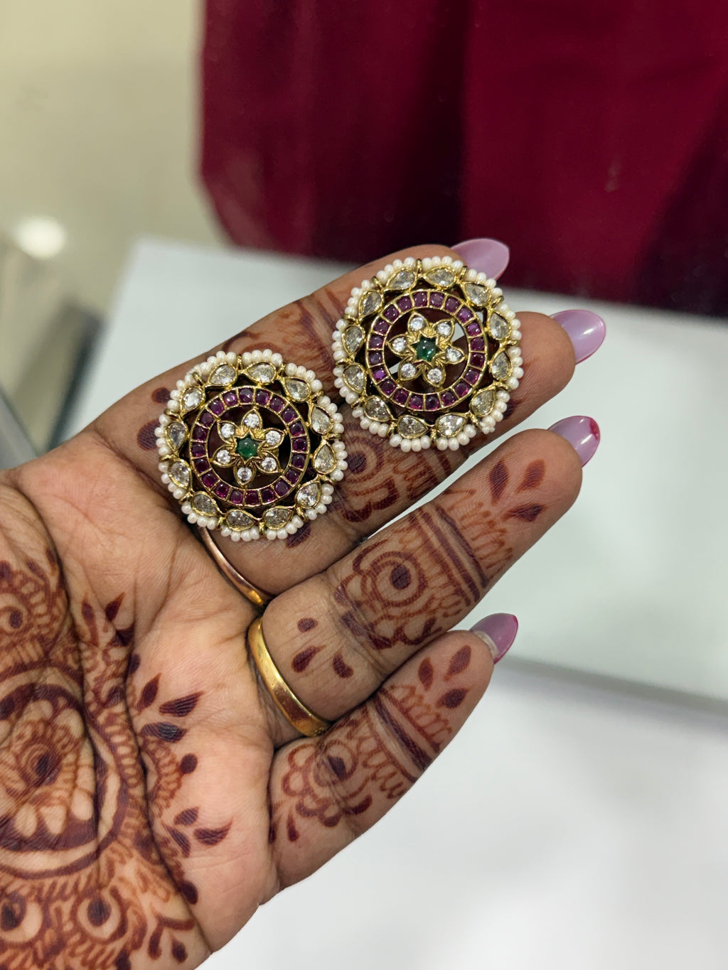 St035 kemp pearl big studs