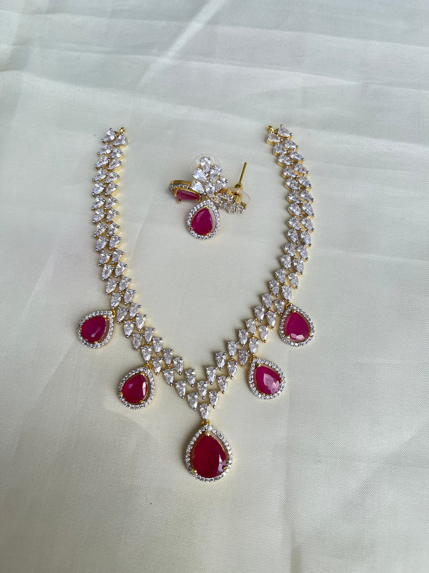 5 drops diamond finish neckset