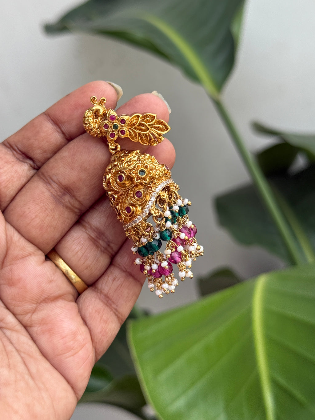 Er74 peacock pearl butta Earrings