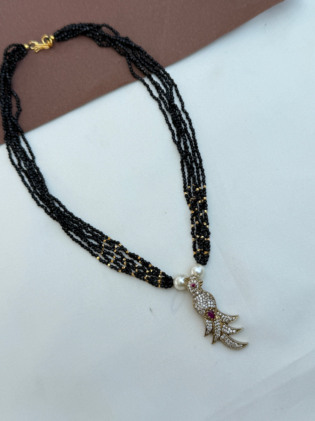 Bb078 18 inches 6 lines Crystal blackbeads with parrot pendent