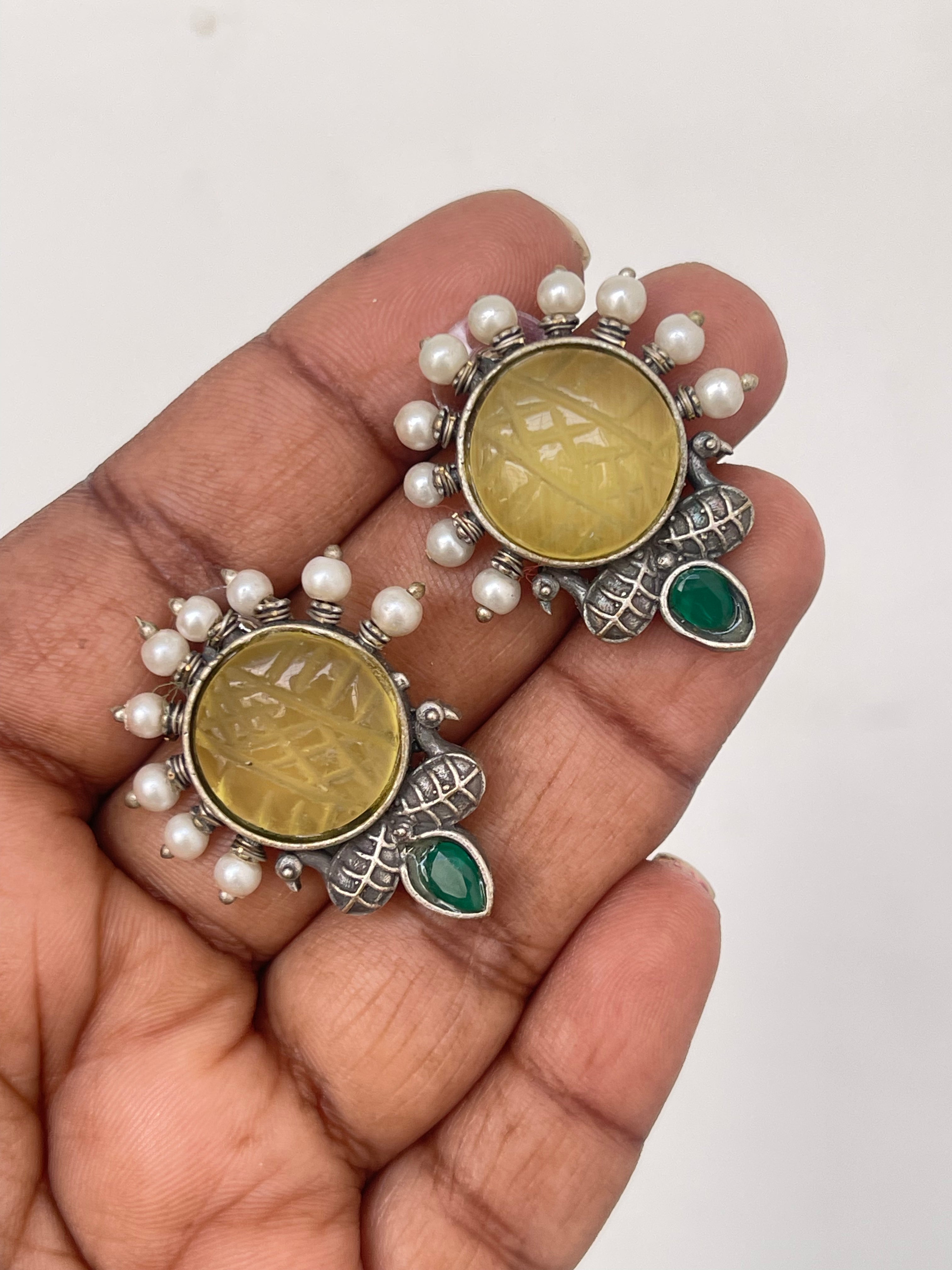 Carving studs with pearl ox100