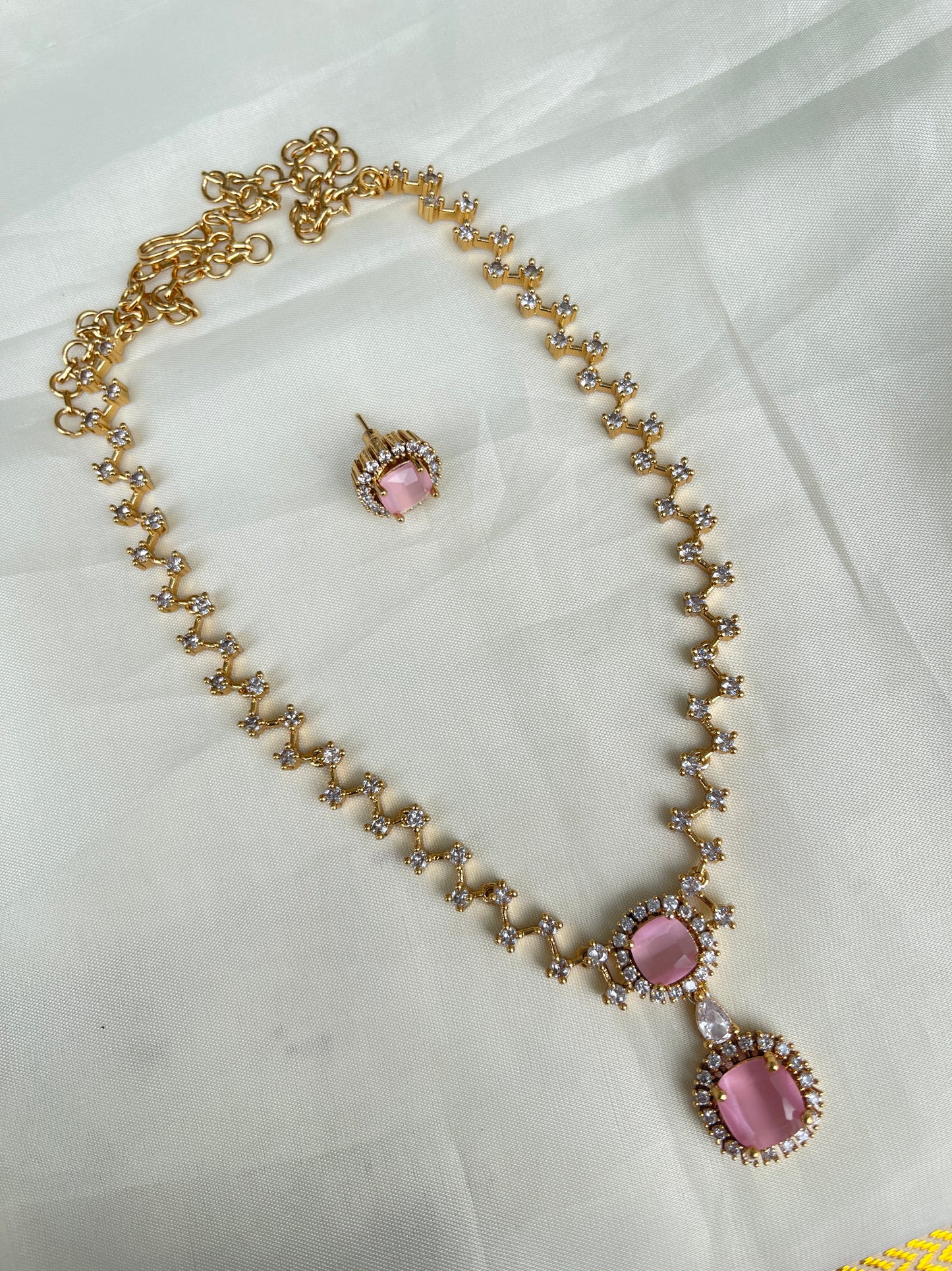 Western pastel pink neckset