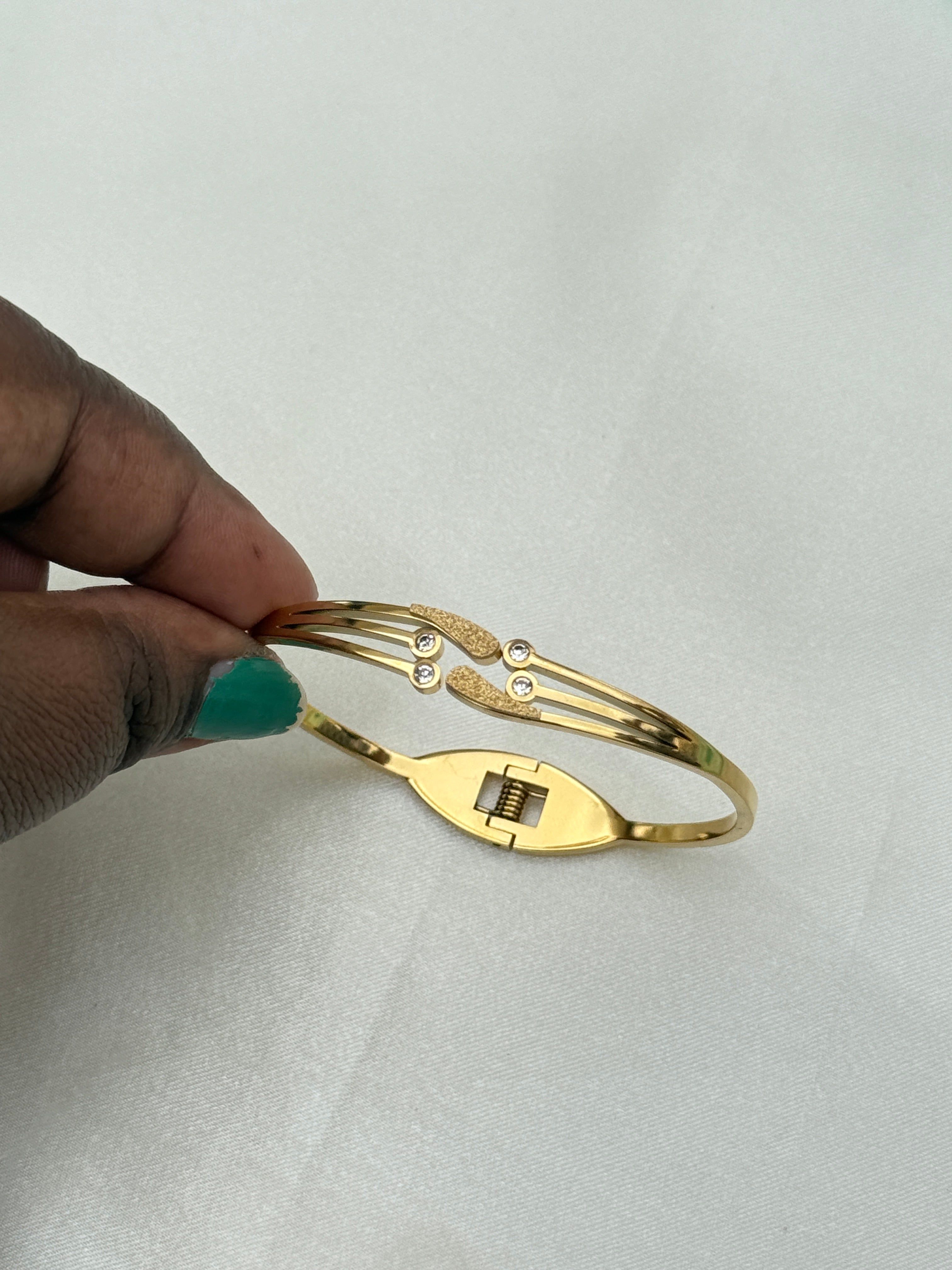 Ab577 anti tarnish 4stone 2:0to 2:2 size opeanable  kids kada bracelet