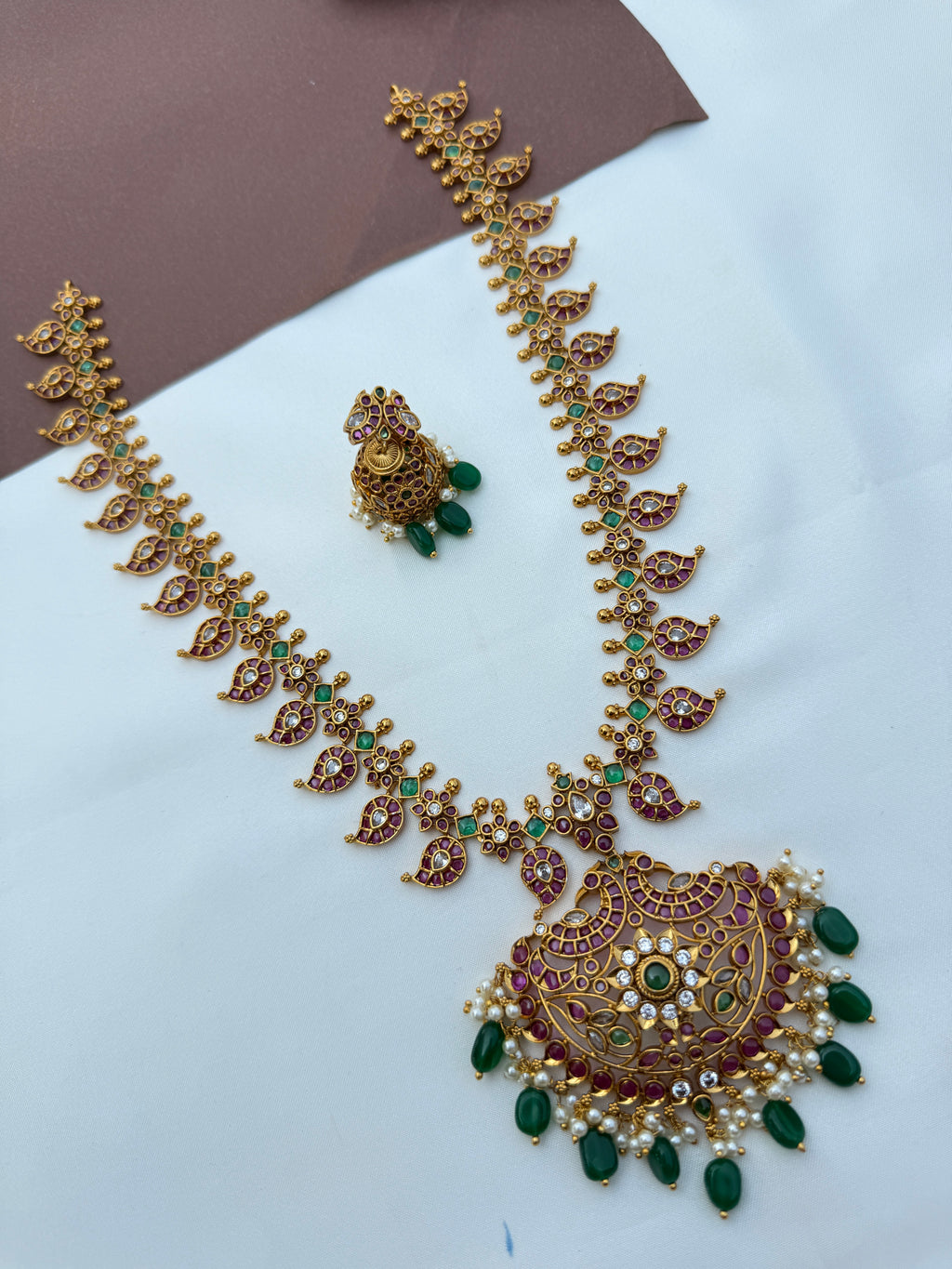 Lh573 dual peacock mango kemp laong haram with green beads