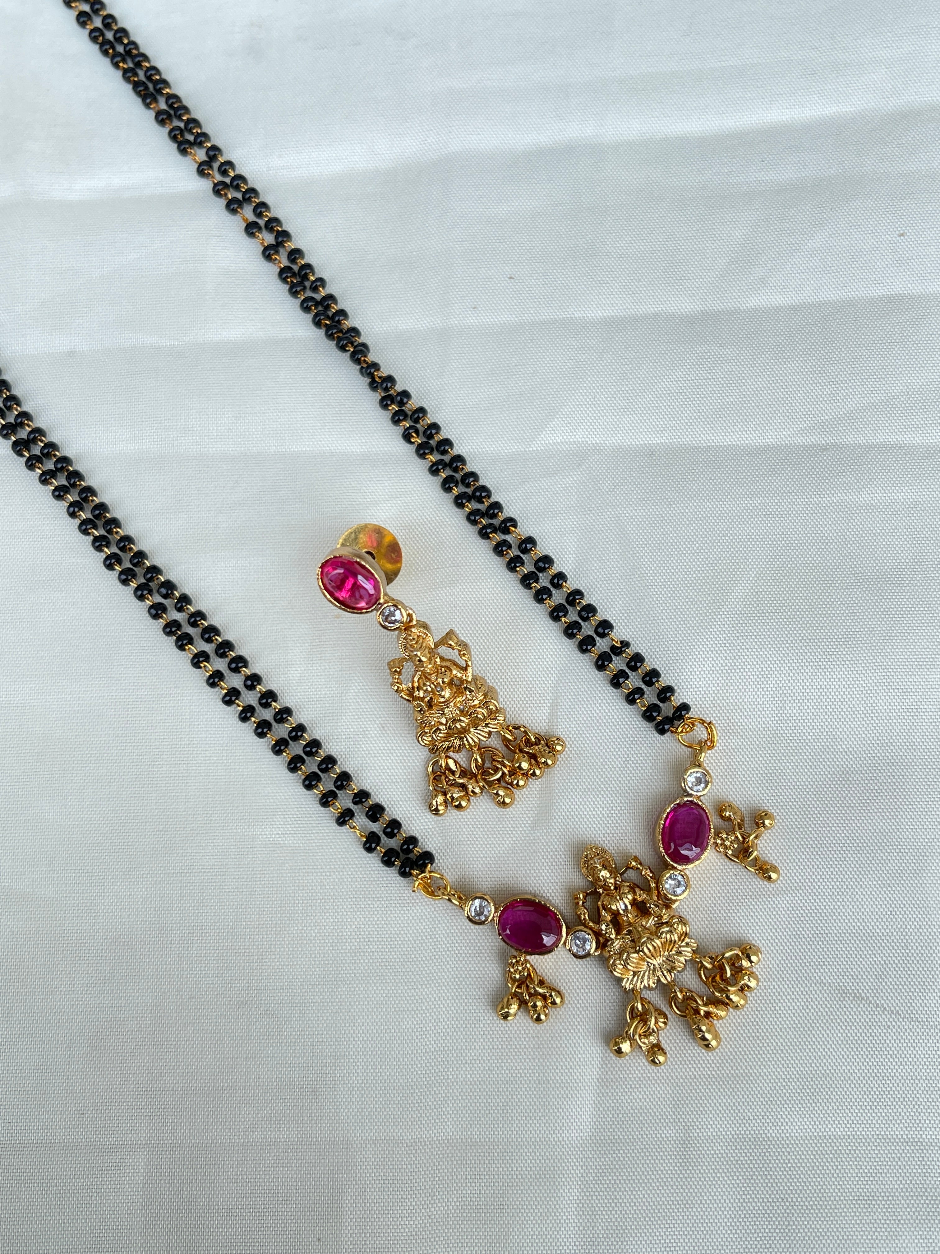 2 lines short blackbeads with lakshmi devi pendant and earrings bb1630