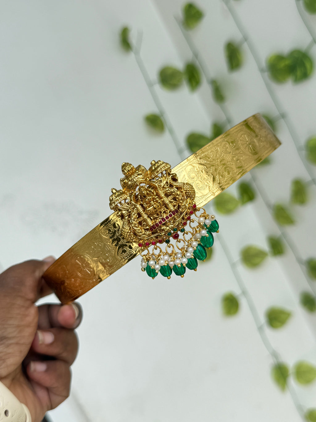 Hb693 textured Lakshmi Devi single pendant with green beads kids hipbelt