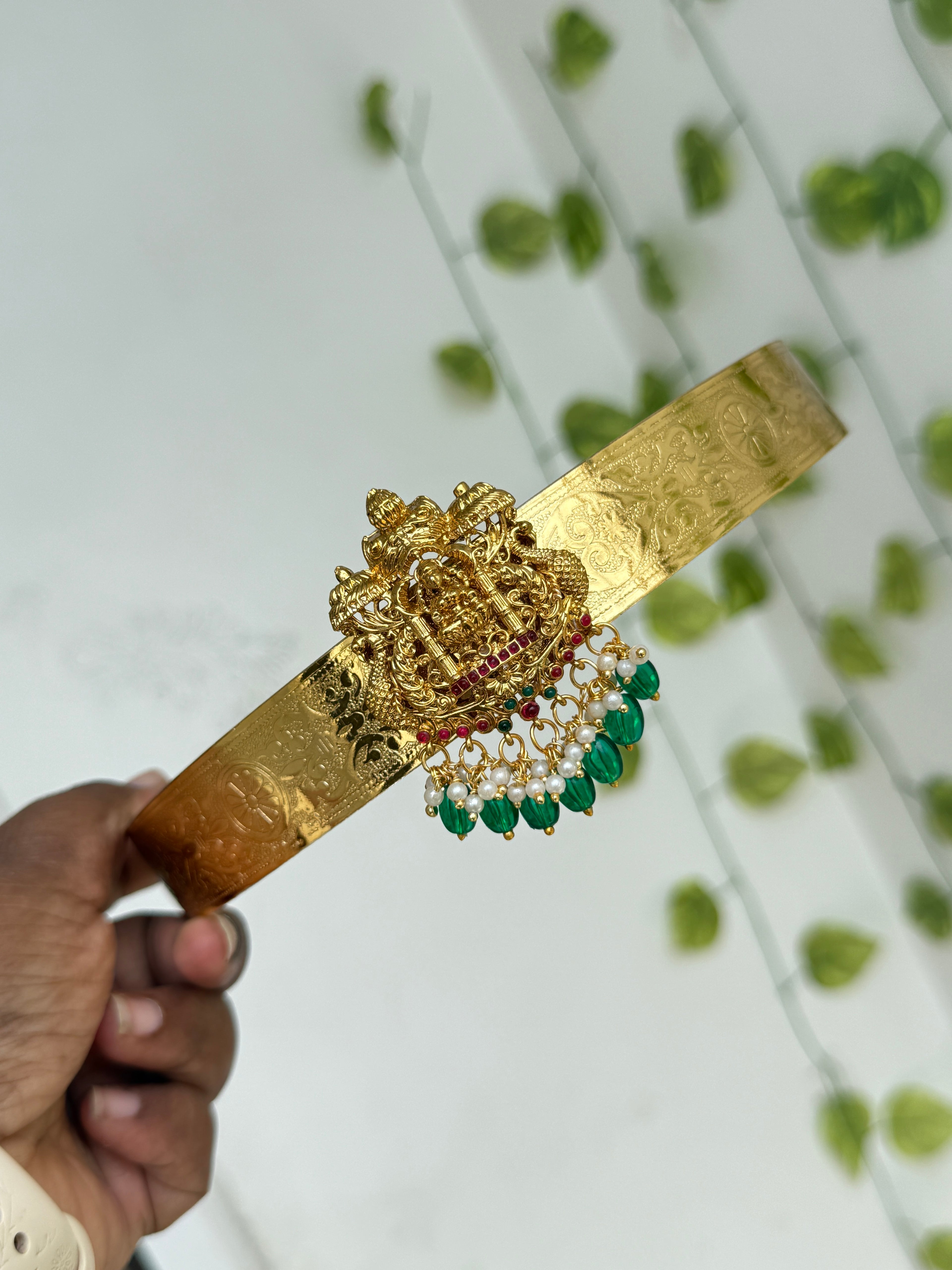 Hb693 textured Lakshmi Devi single pendant with green beads kids hipbelt