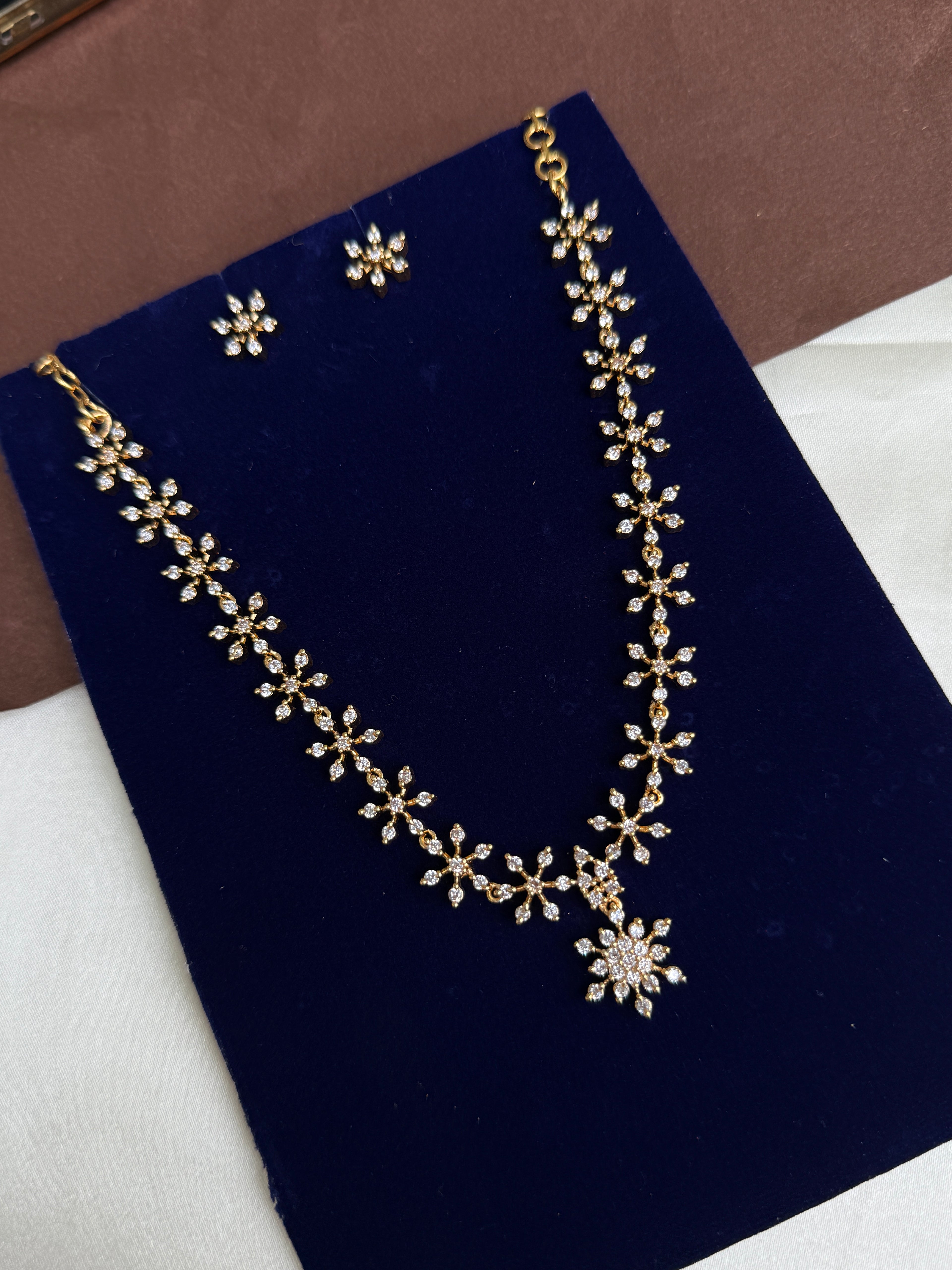 Ns335 simple 6 flowers neckset