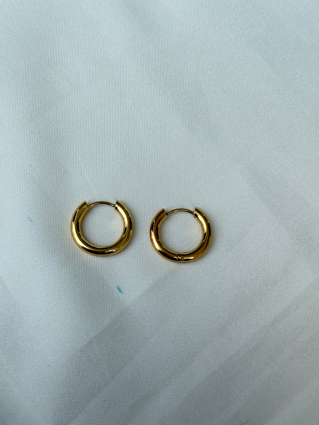 St075 anti tarnish hoops earrings
