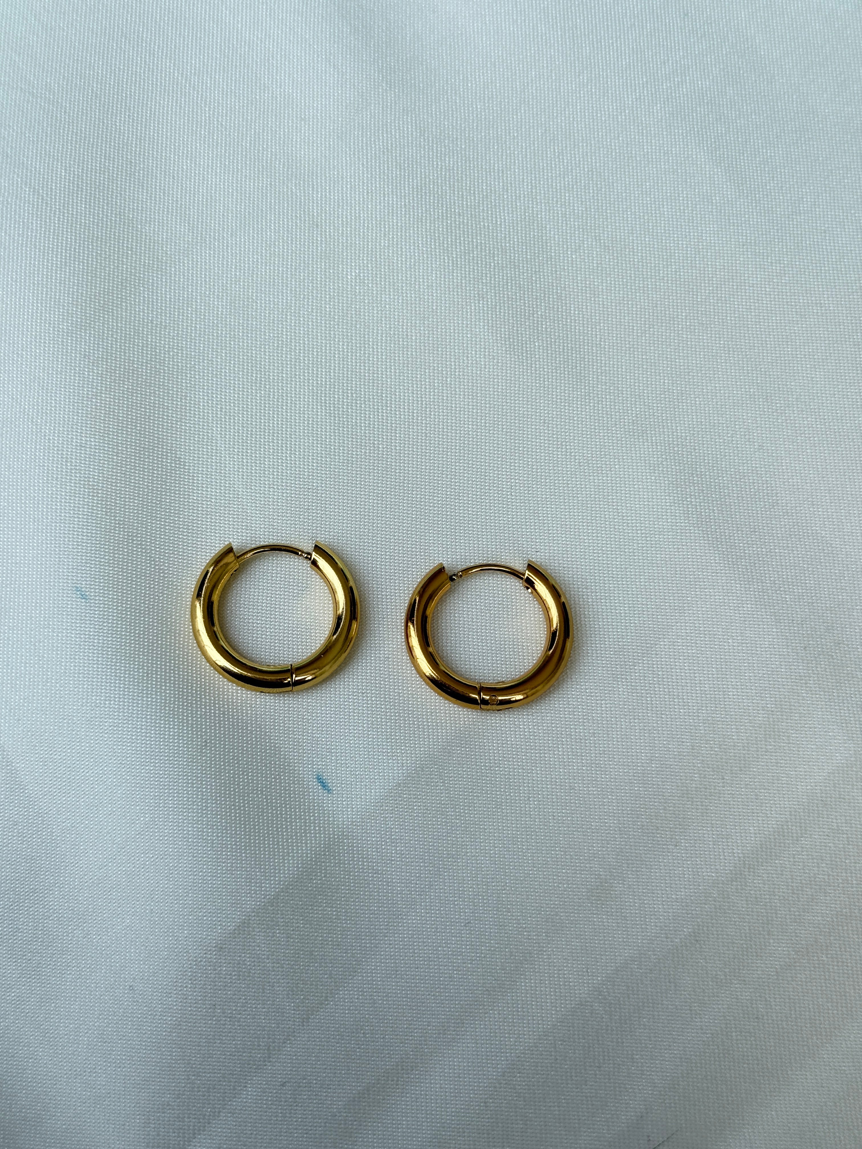 St075 anti tarnish hoops earrings