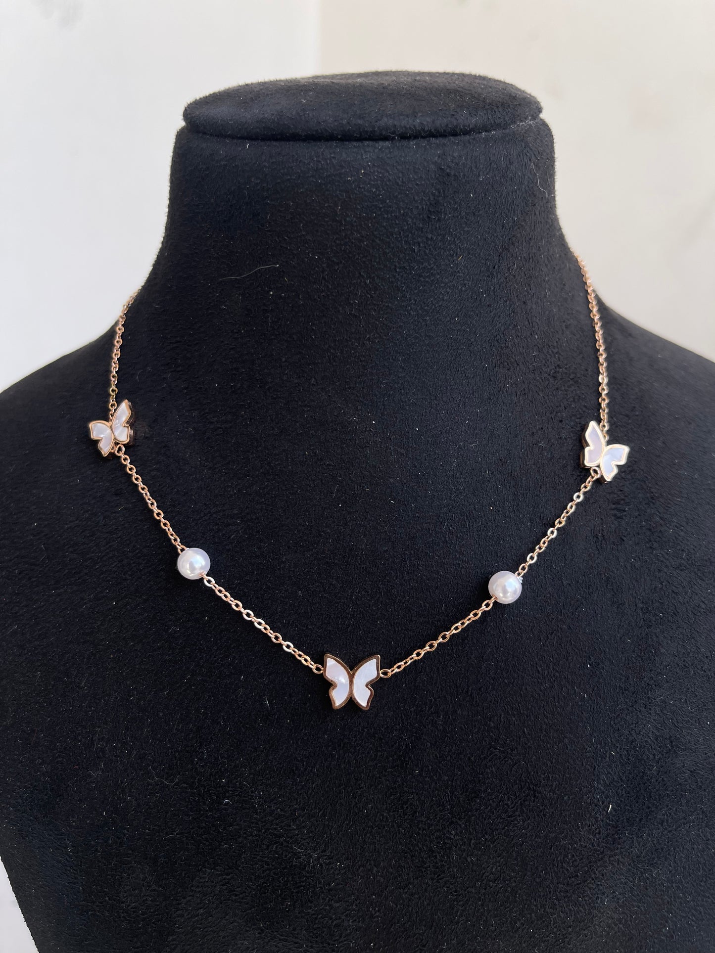 Butterfly dailywear chain with pearl