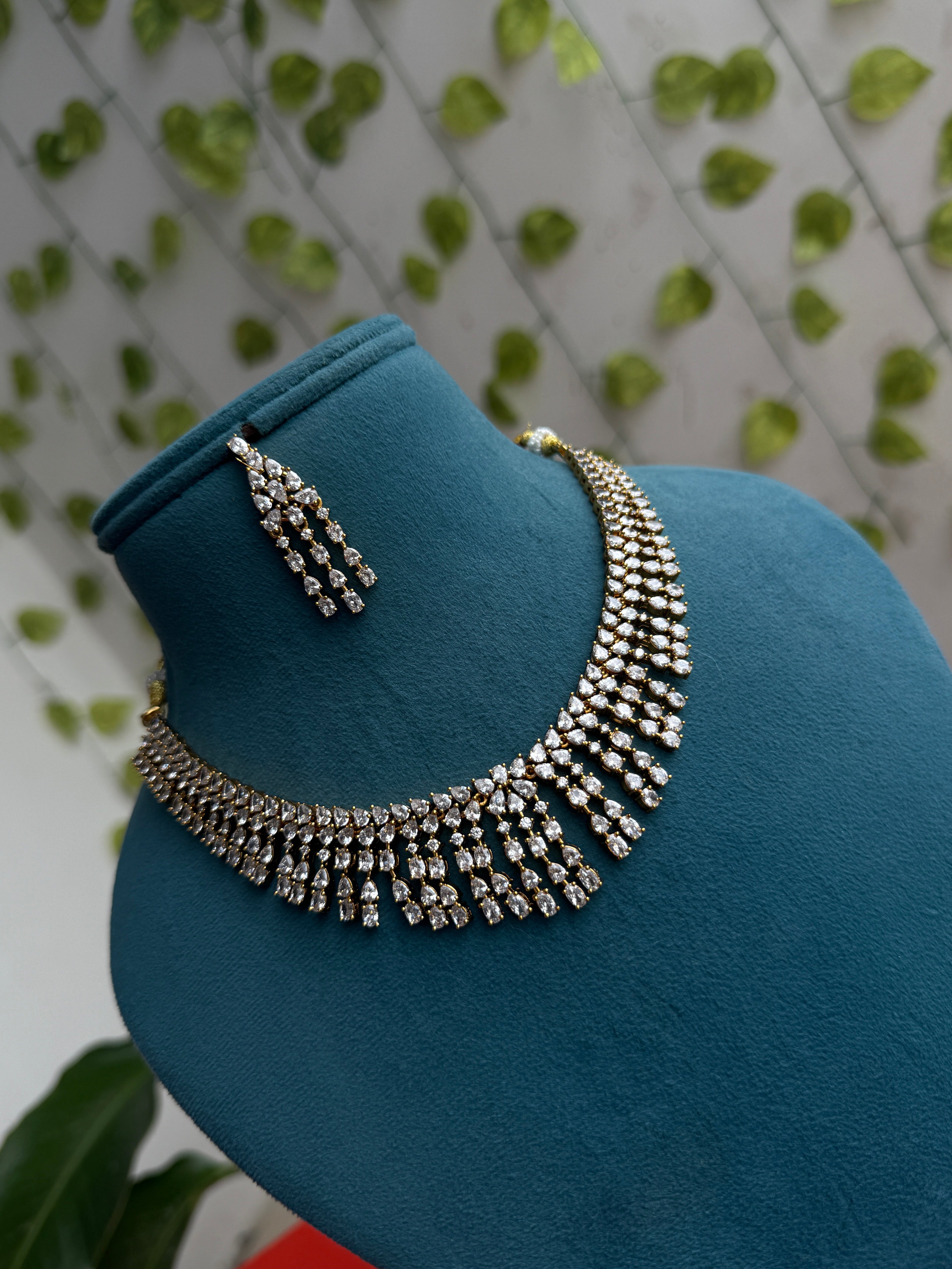 Unique Crystal droplet diamond finish  short neckset with earrings ns888