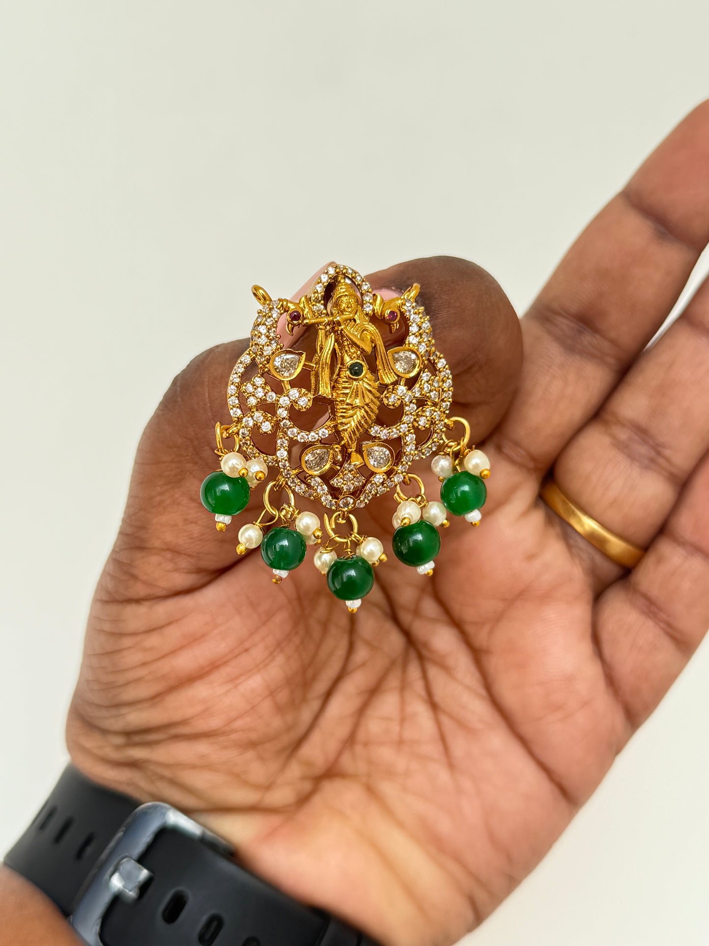 Pd6001 lord Krishna pendant in ruby and green beads