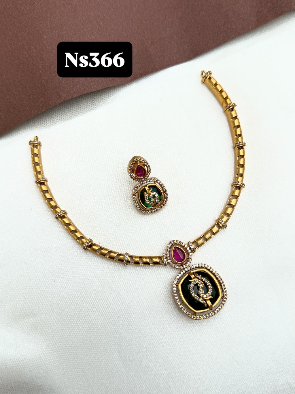 Ns366 simple Kante with earrings