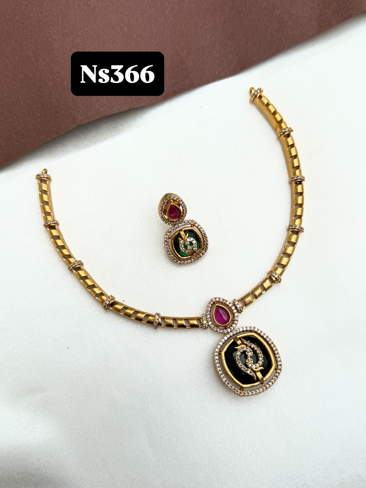 Ns366 simple Kante with earrings