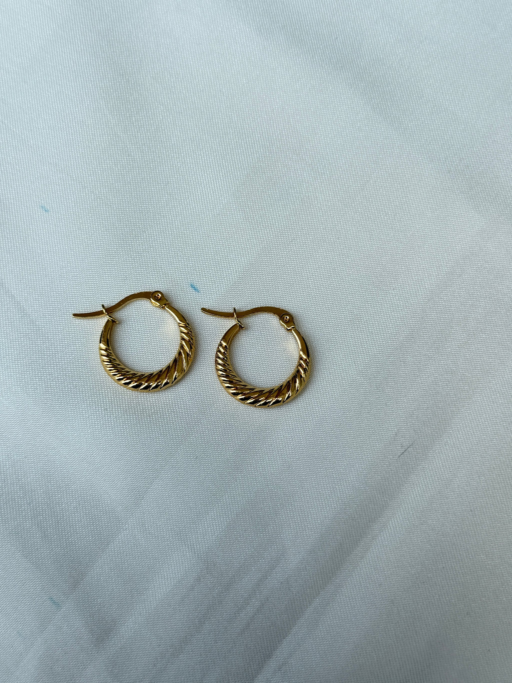 St055 anti tarnish hoops earrings