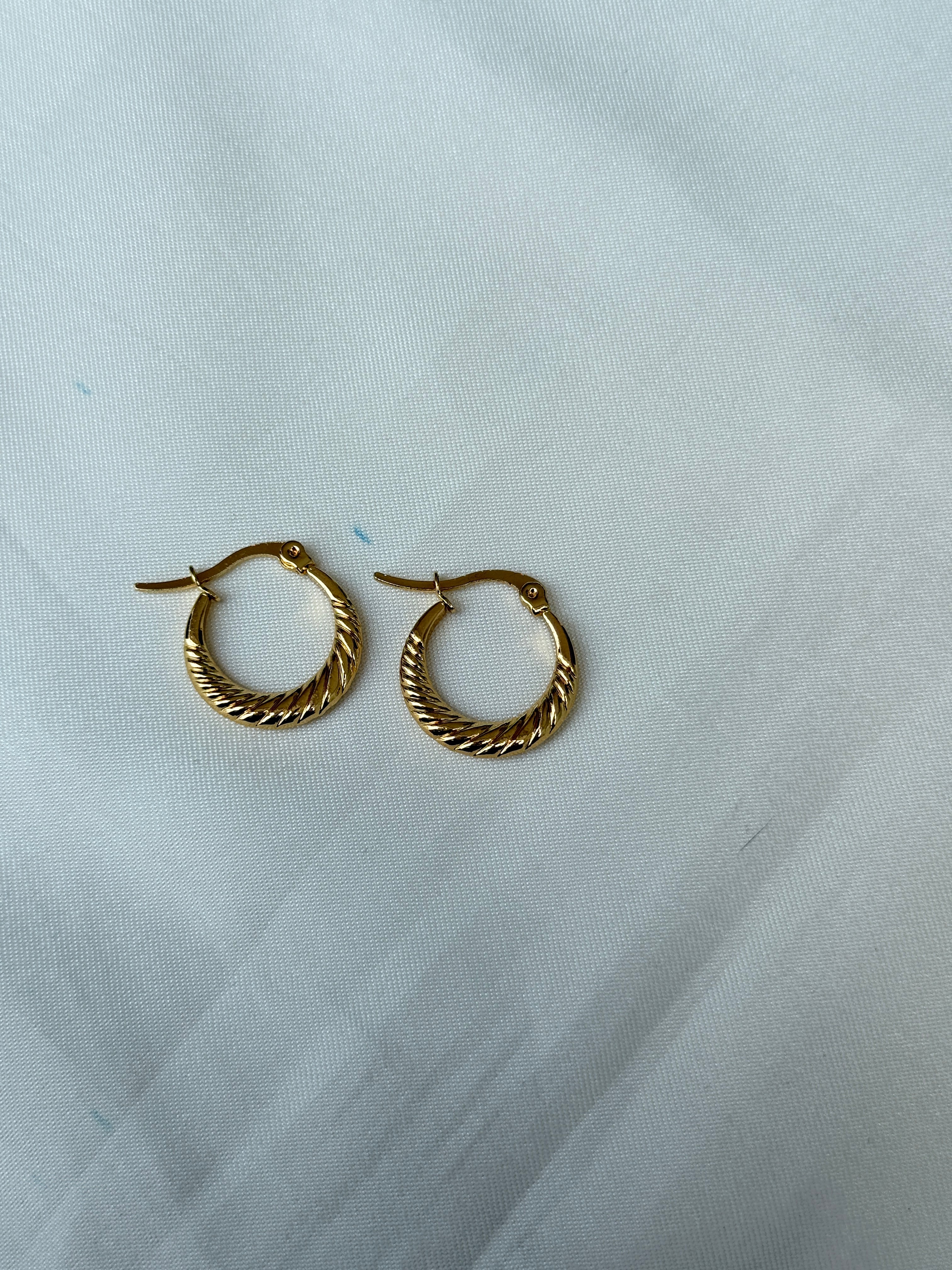 St055 anti tarnish hoops earrings