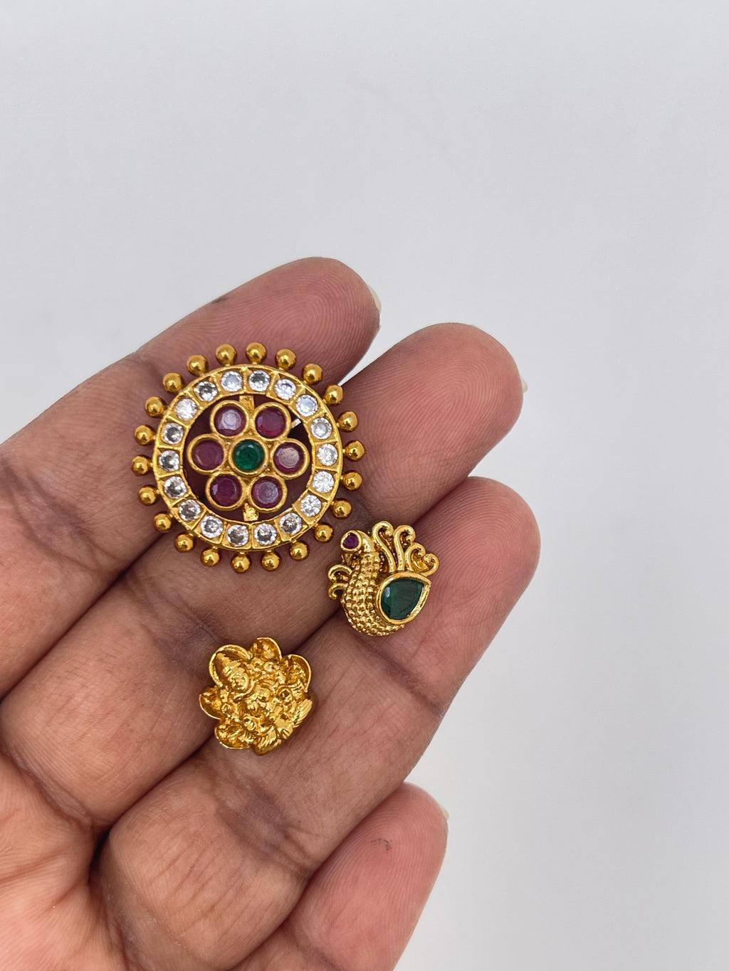 Changeable studs..can use in 6 ways