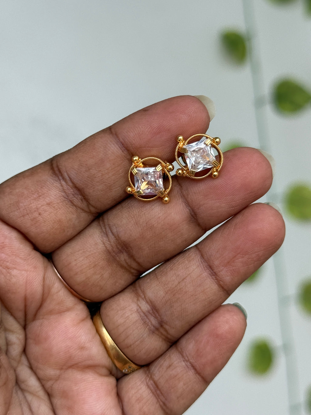 Ph607 Panchaloham single stone back screw studs