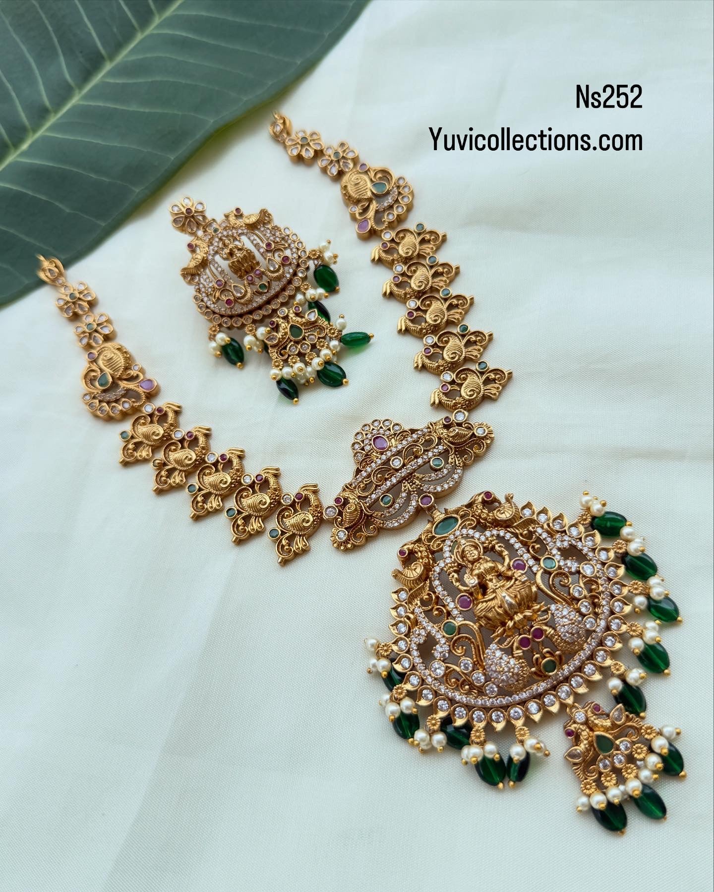Ns252 Lakshmi Devi neckset with earrings