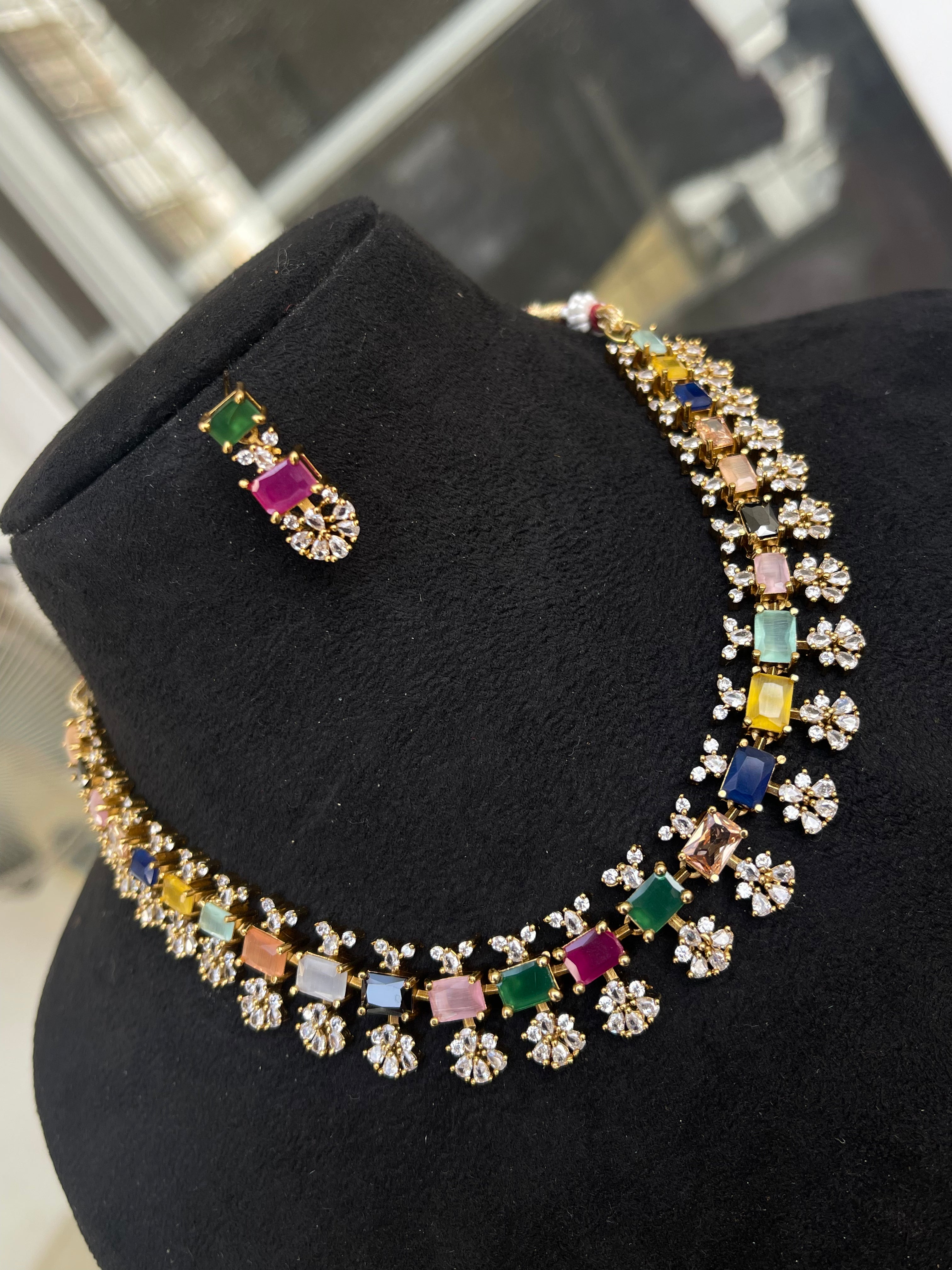 Multi neckset