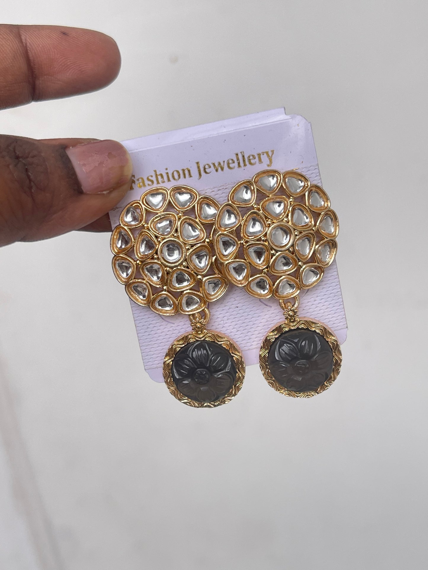 Round Kundan studs with stone hanging