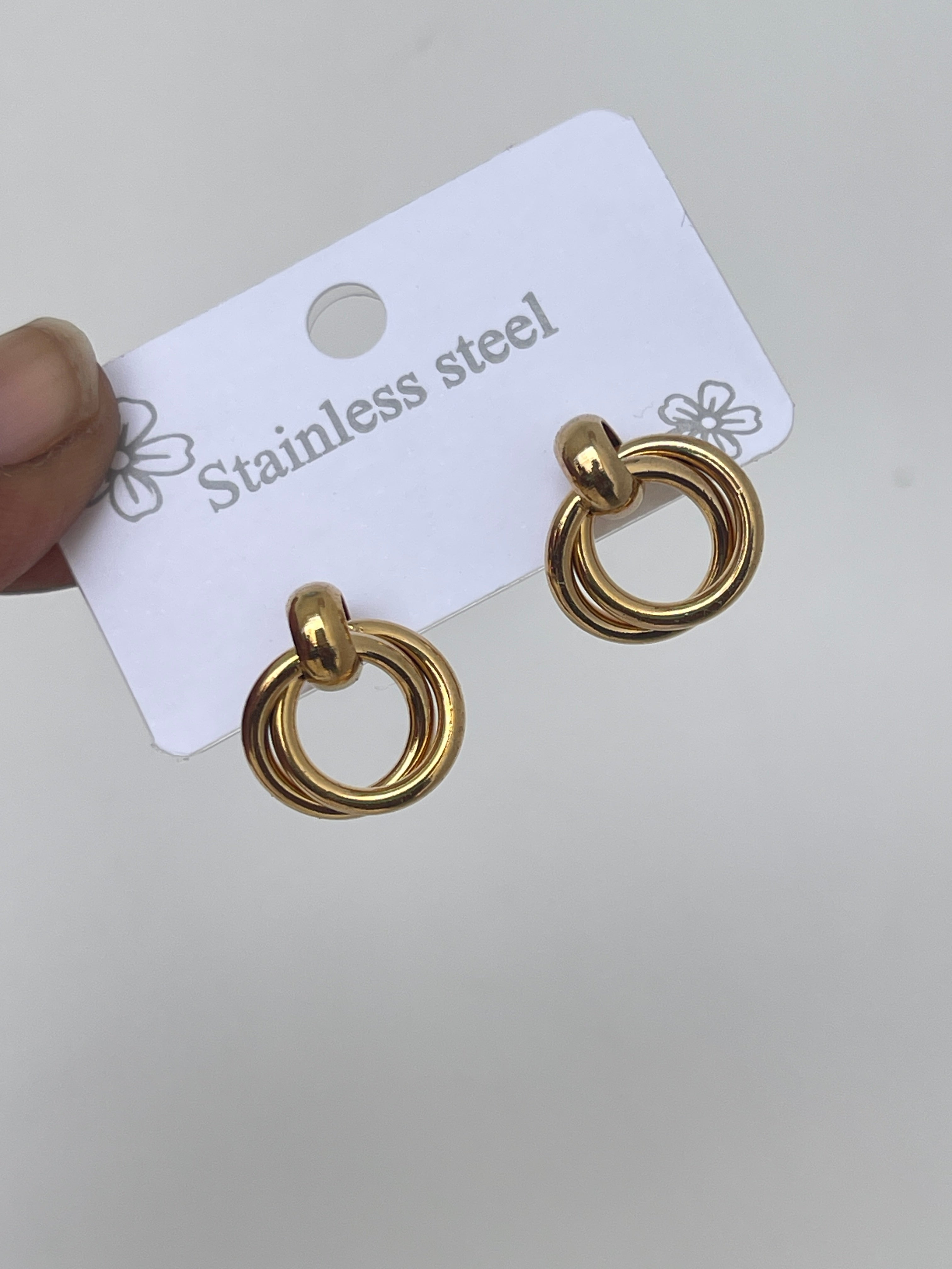 Round earrings Color won't fade