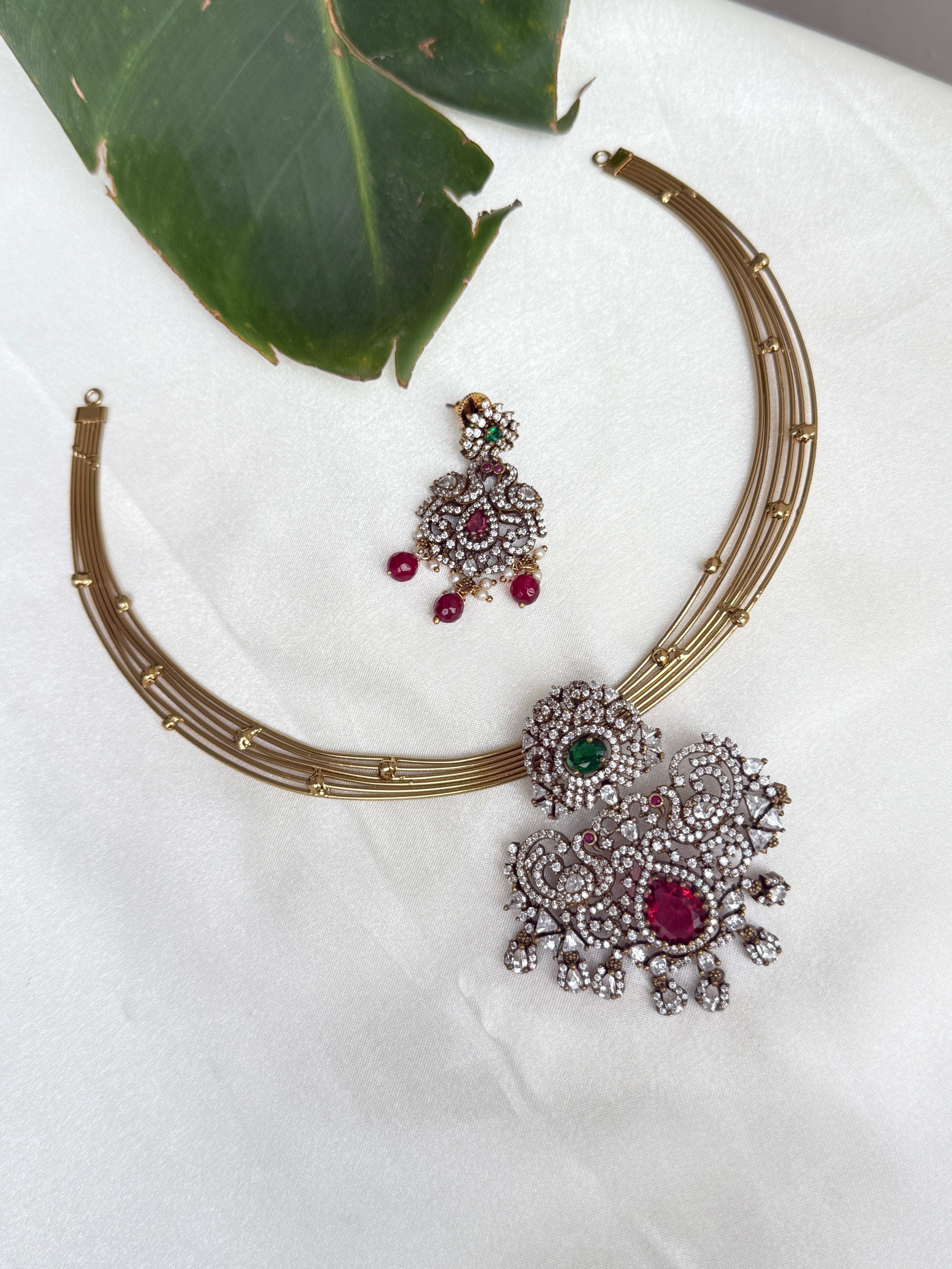 Kt006 Italian kante with victorian pendant and earrings