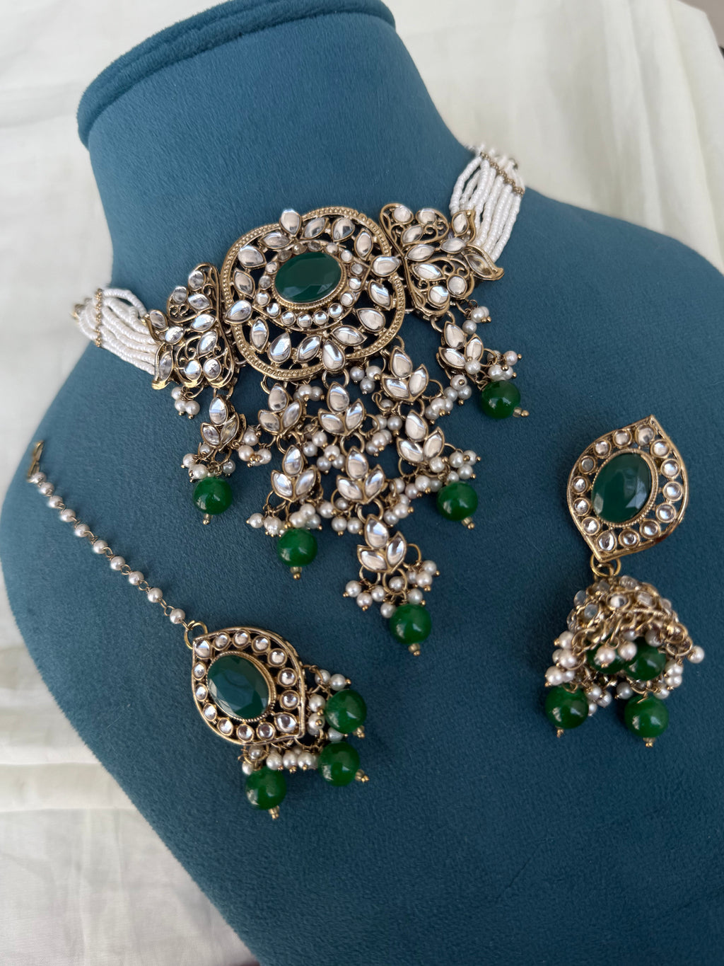 Ch001 Kundan choker with tikka and earrings